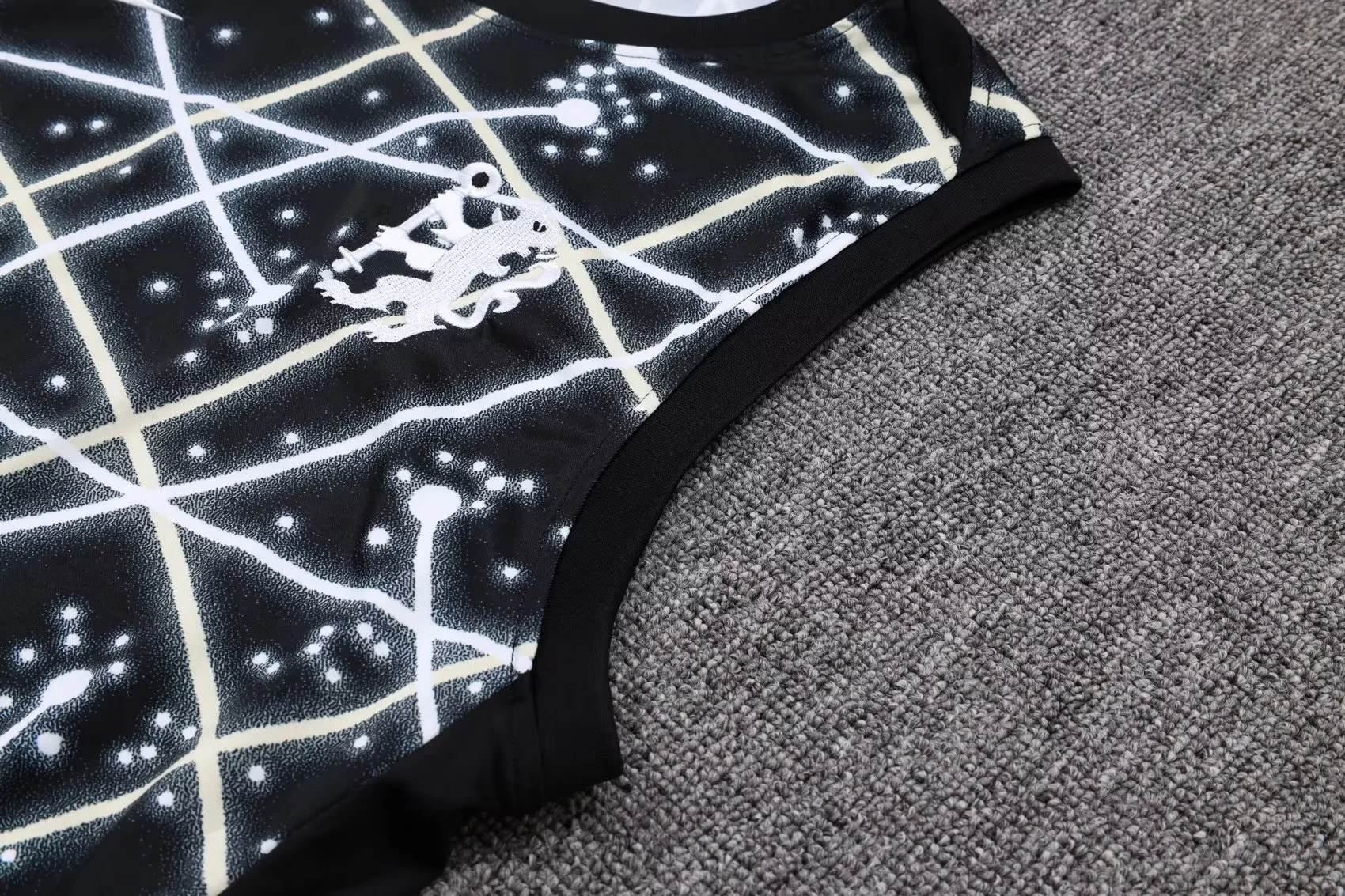 Chelsea Sleevesless Training Suit D25103