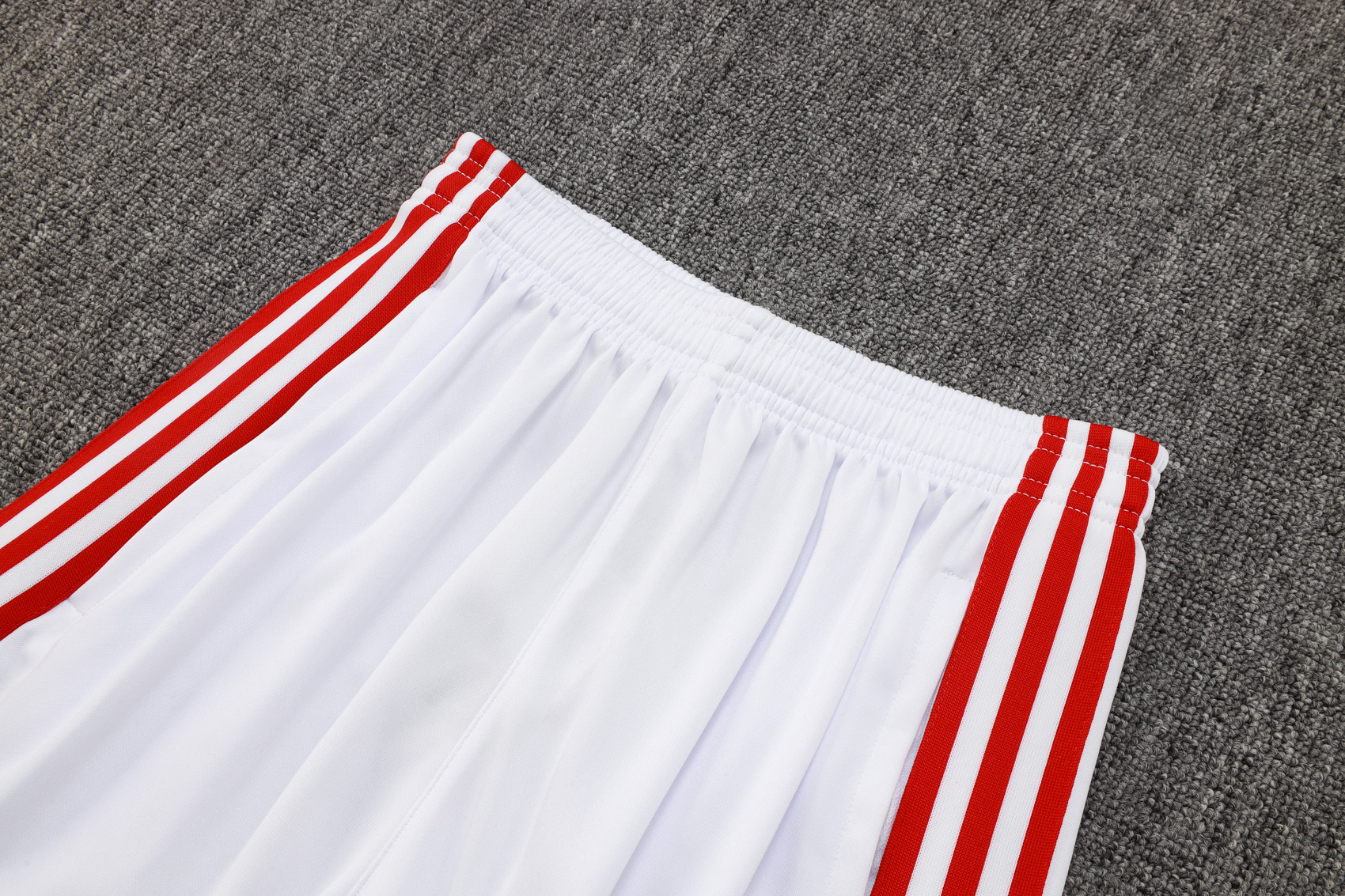 Bayern Sleeveless training suit D2536