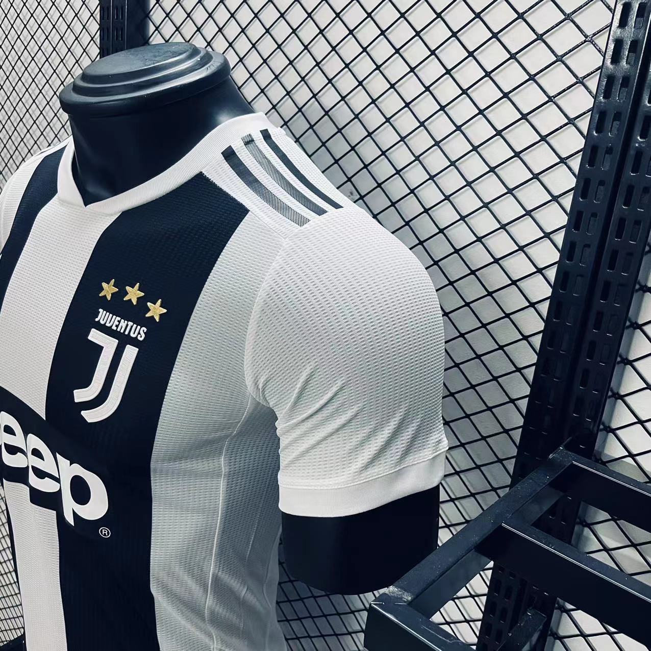 Player Version  Juventus 18/19 Home