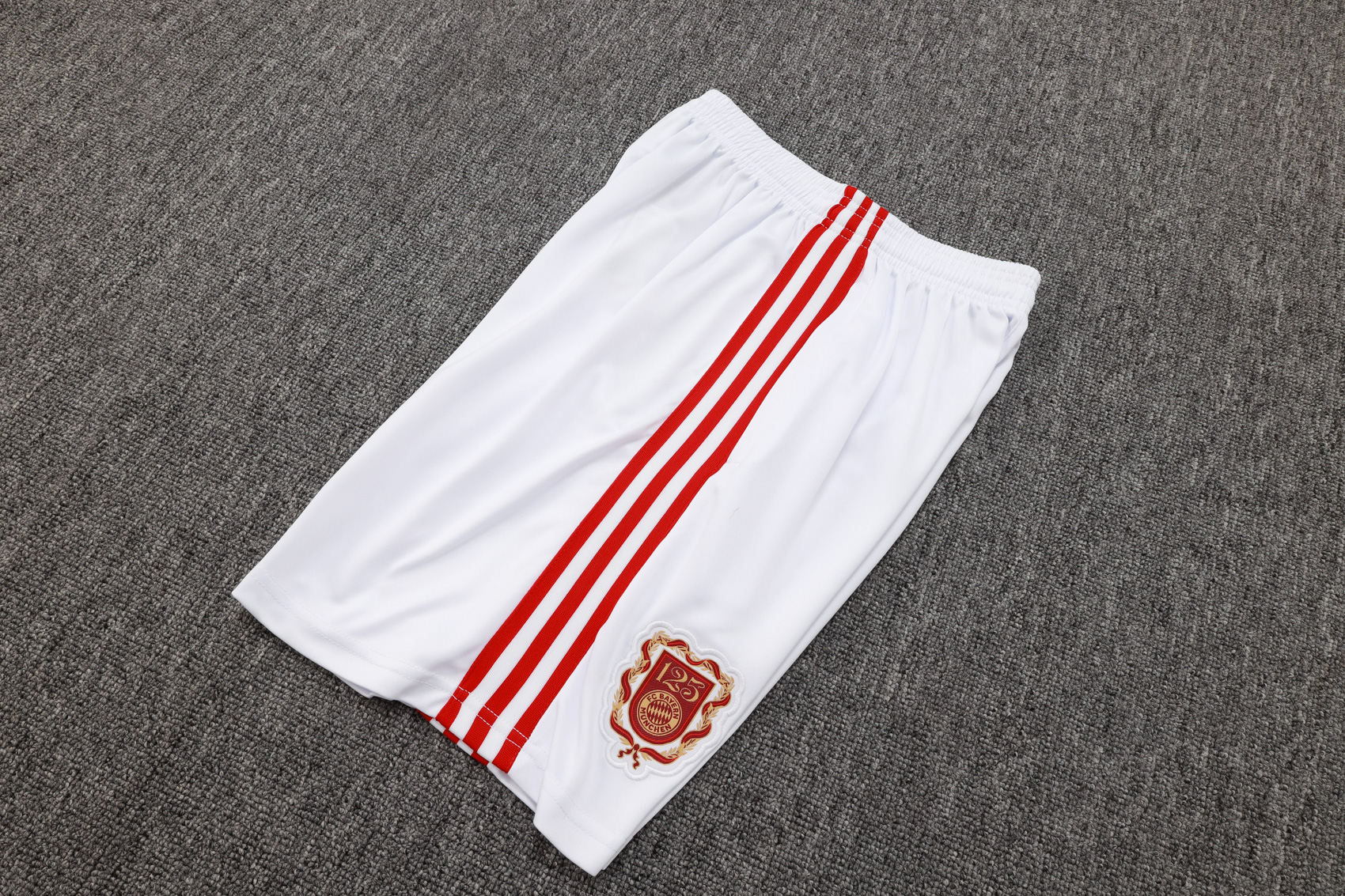 Bayern Sleeveless training suit D2536