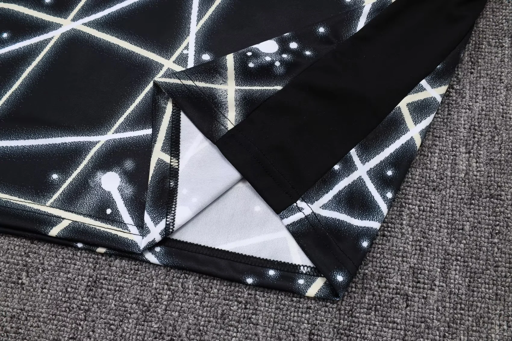 Chelsea Sleevesless Training Suit D25103