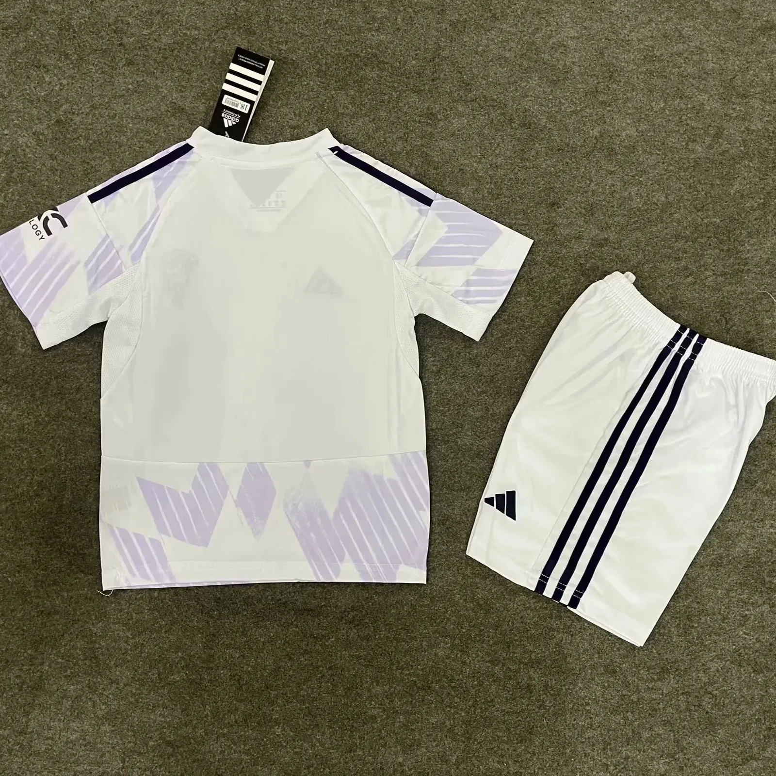 Kids Man United 25/26 Away Kit 16-28