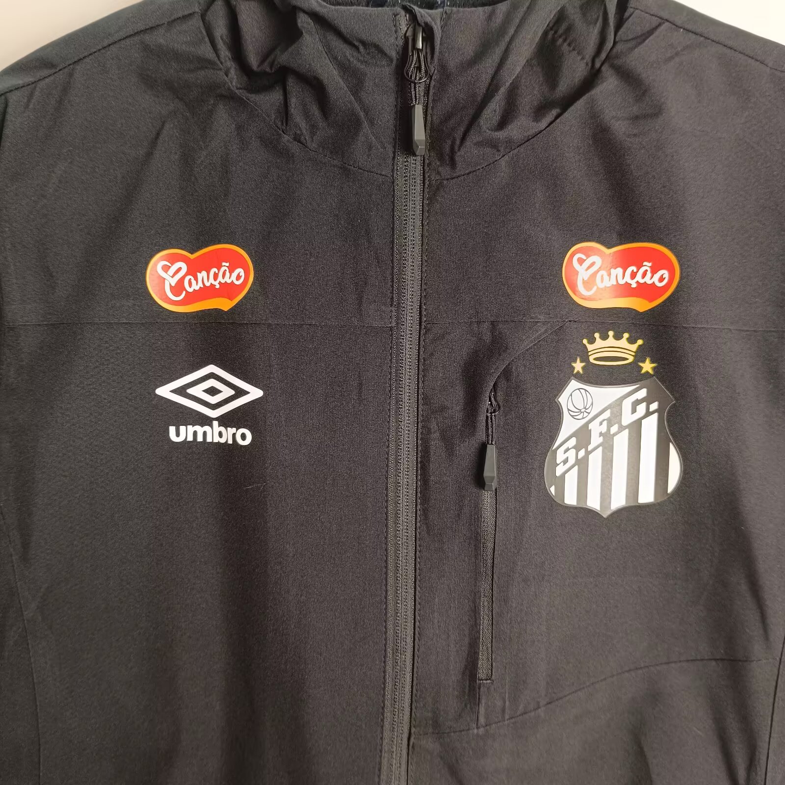 Santos Black windbreaker