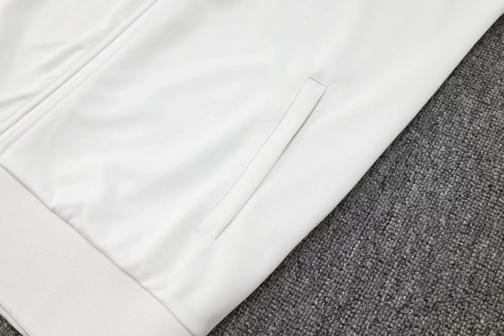 LVP 2526 full zipper Training Suit  grayish white