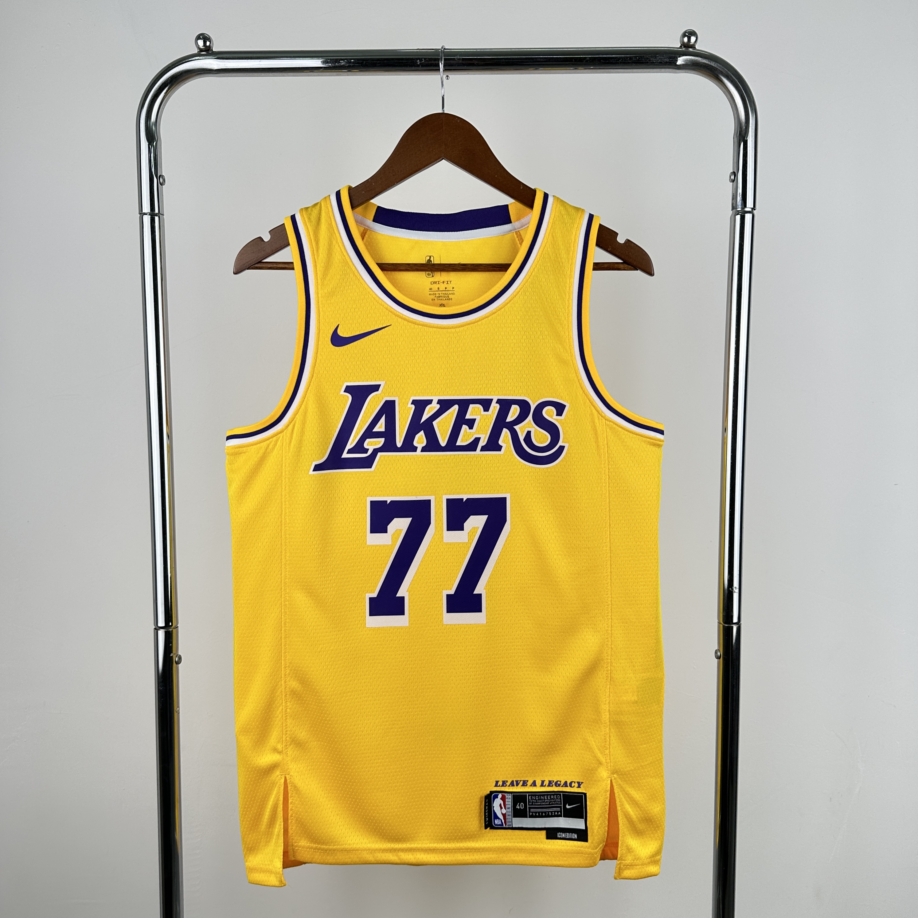 23 Season Lakers Yellow No. 77 Dončić