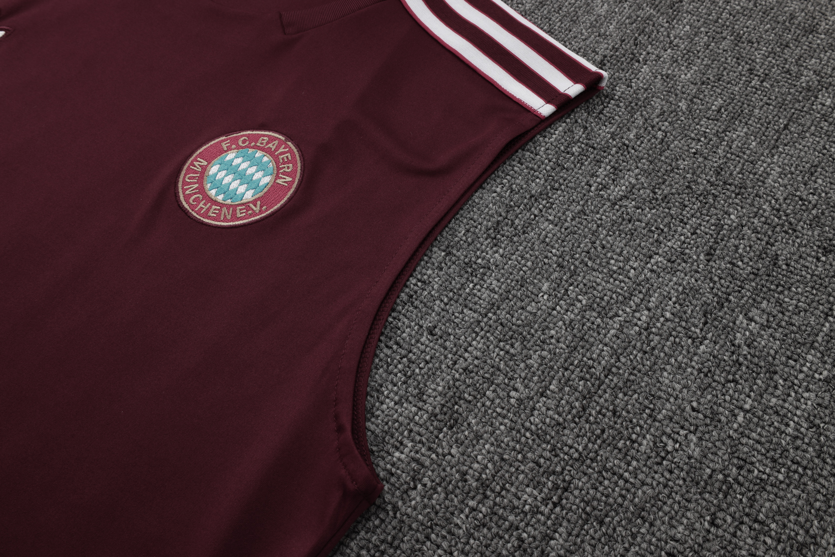 Bayern München Sleeveless training suit D2526