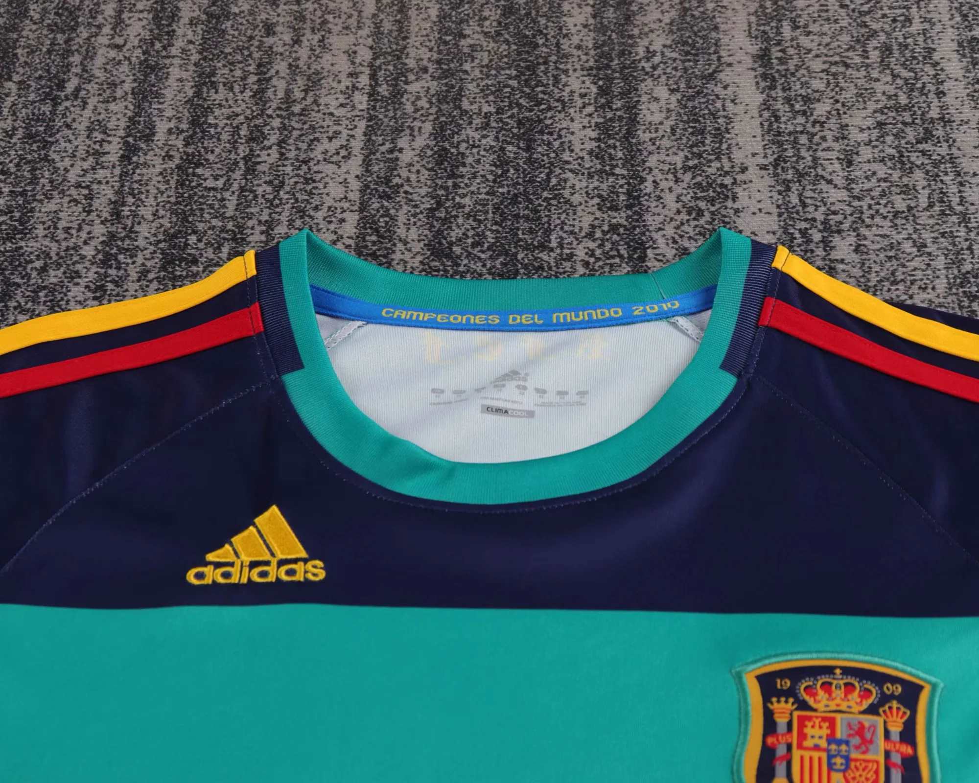 Kids Retro Kit Spain 2010 Goalkeeper