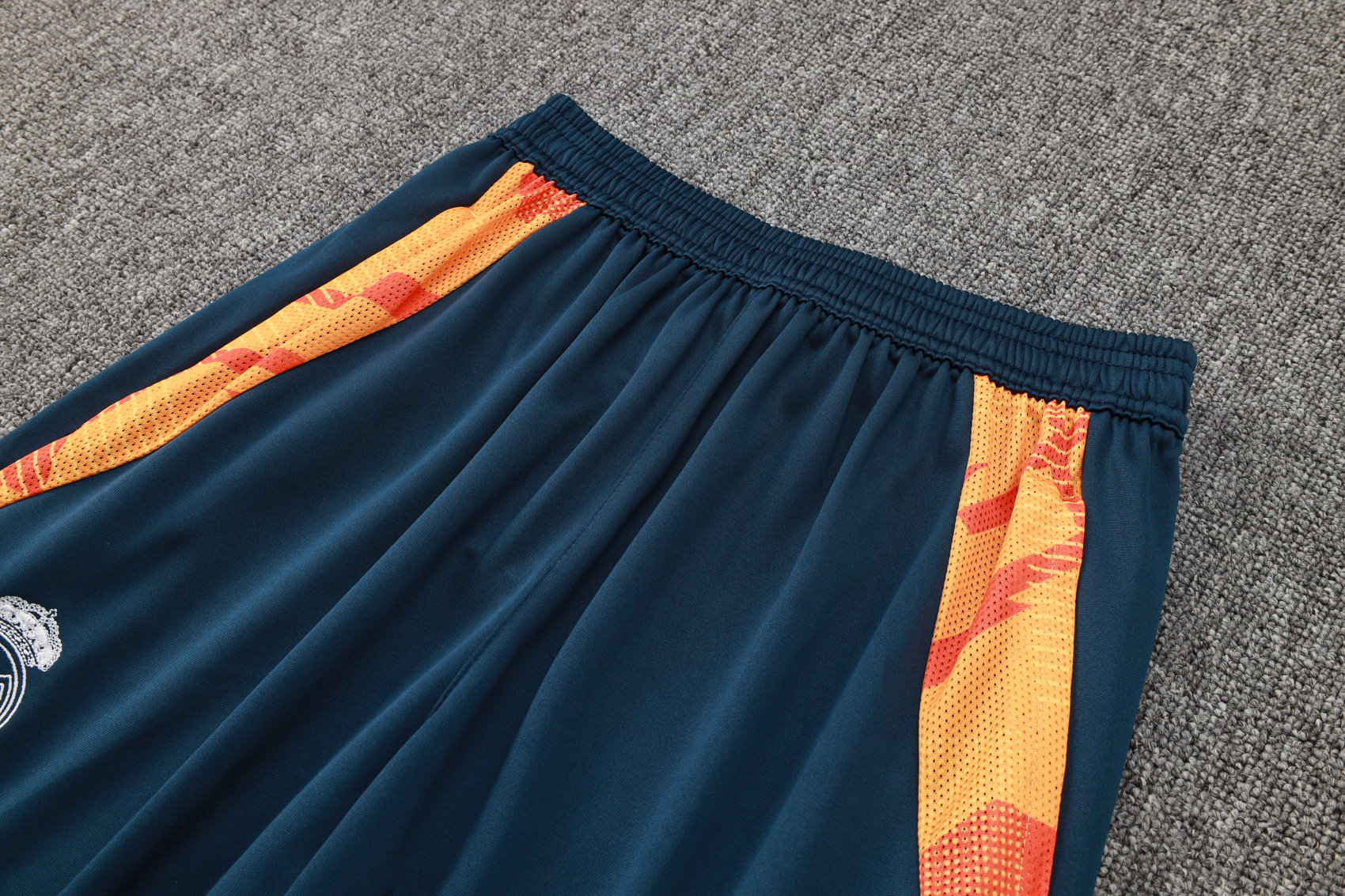 Real Mαdrid 2425 short sleeve white training shirt (with cropped trousers)