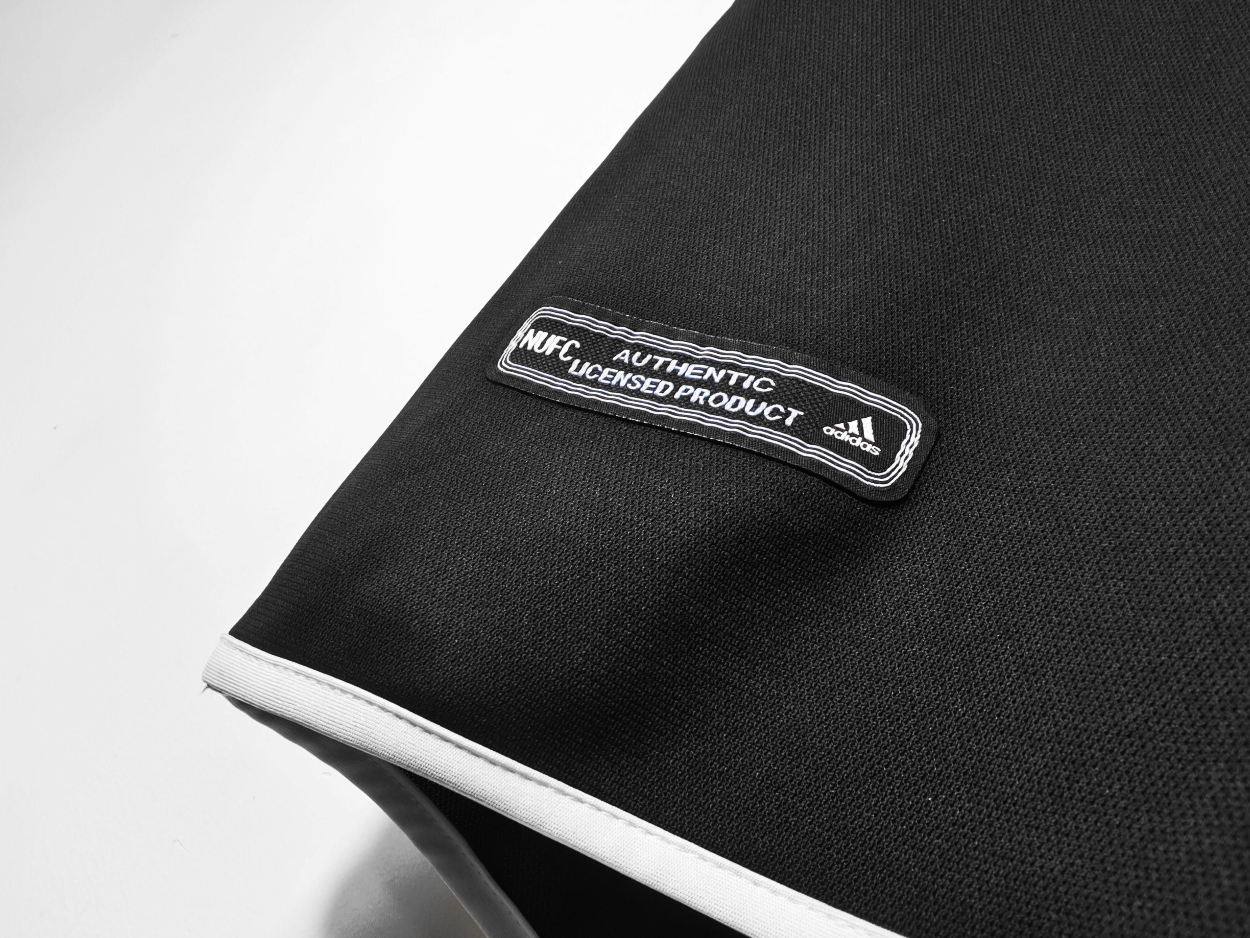 Retro Newcastle 2000/01 Away