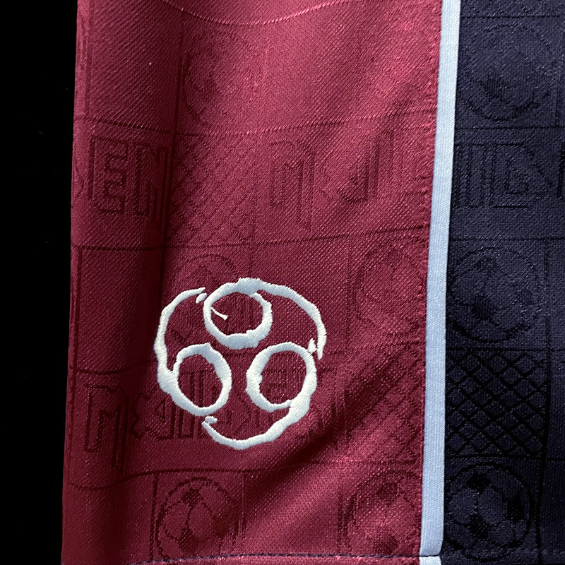 Retro  Iron Maiden * West Ham 2011 Home