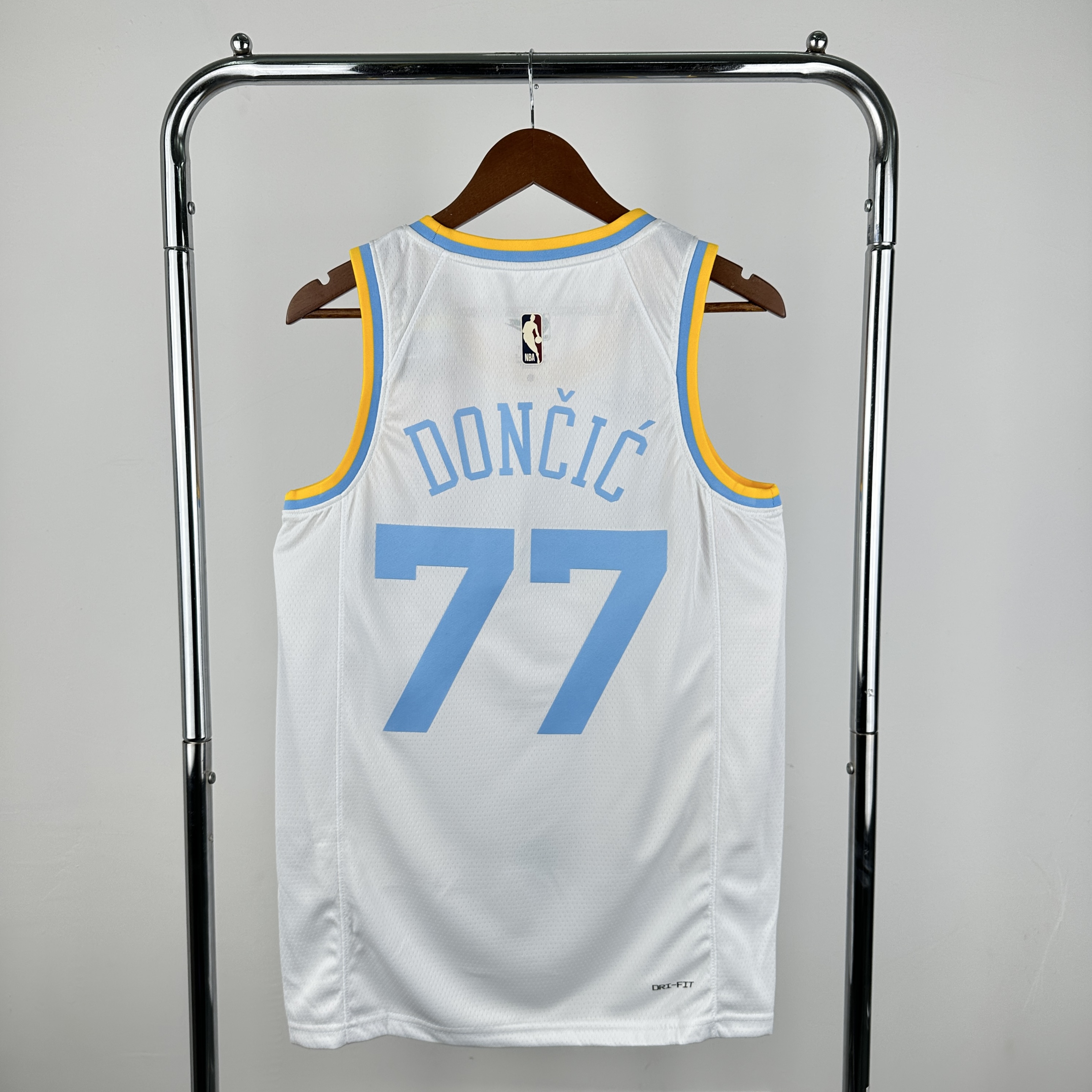 Retro Lakers White No.77 Dončić