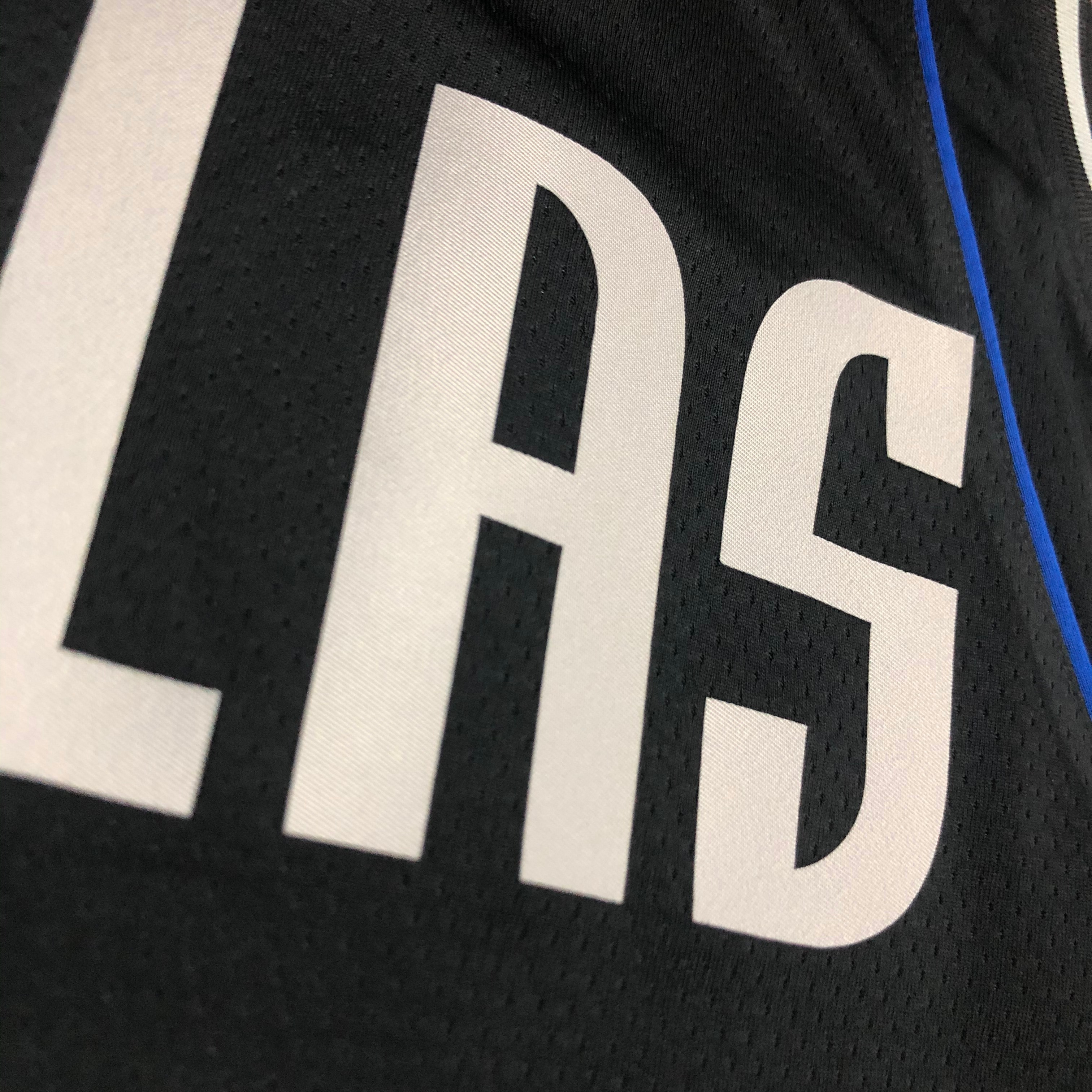 Mavericks Glory Edition  No.77 Dončić