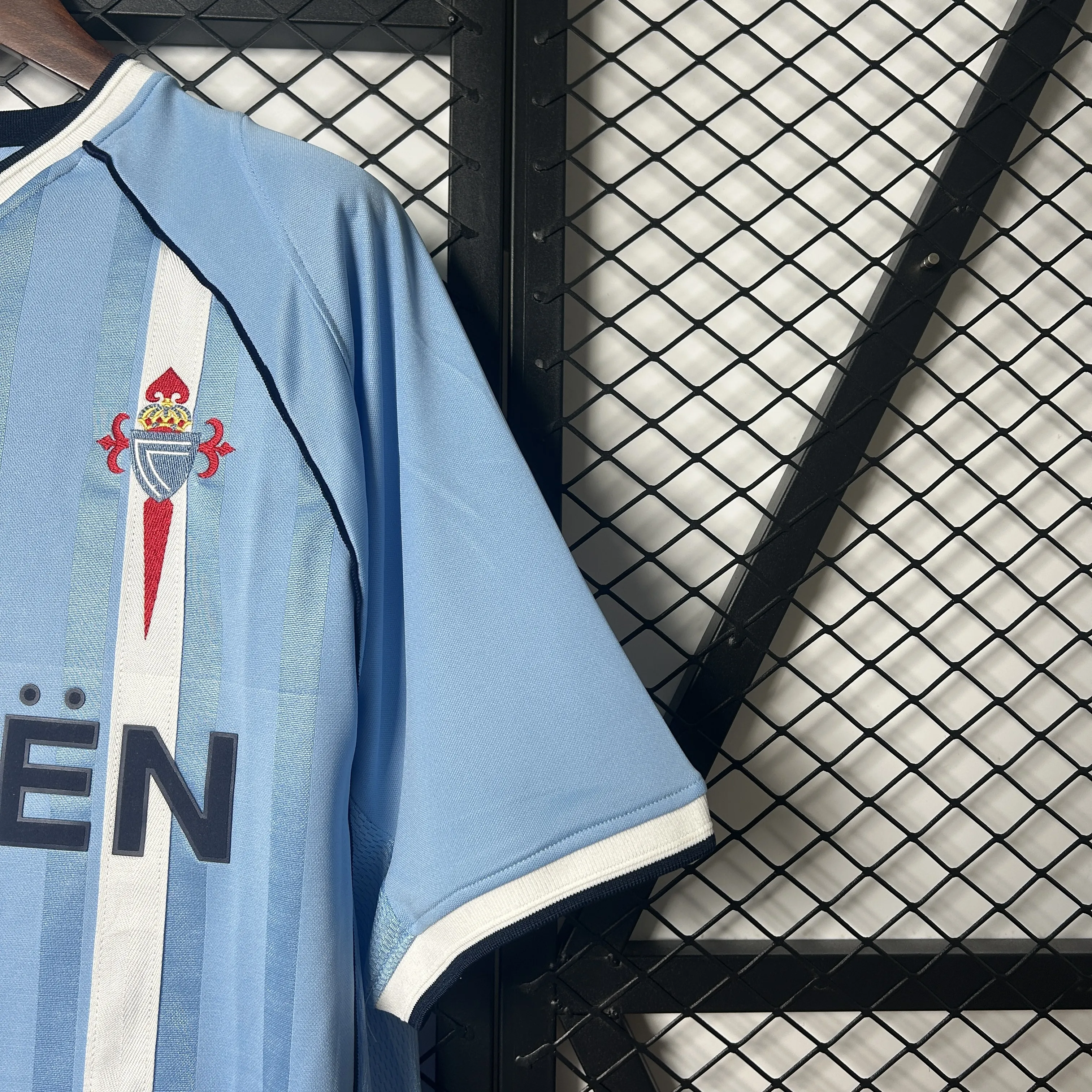 Retro Celta de Vigo 2001-02 Home kit