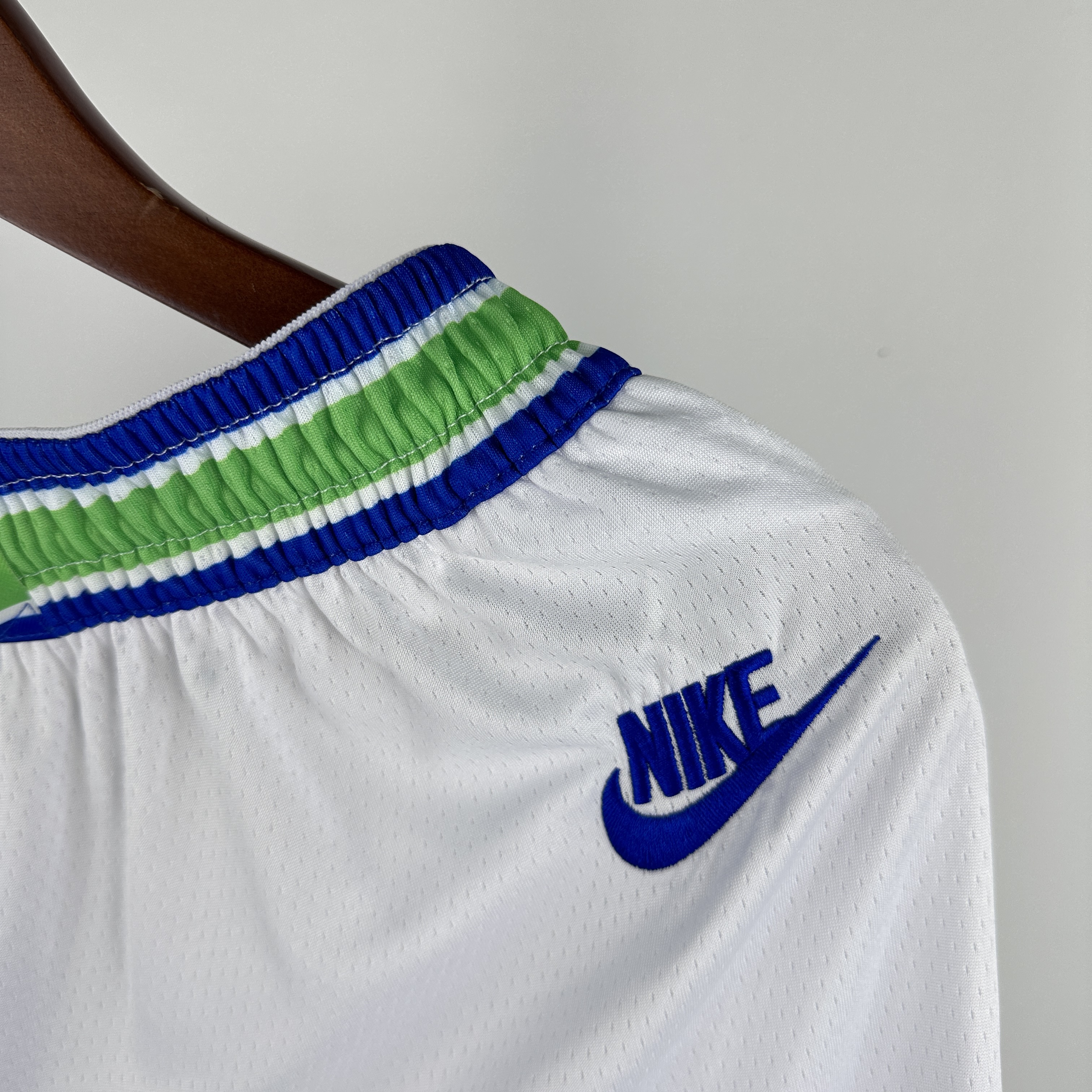 24 SEASON MINNESOTA TIMBERWOLVES WHITE SHORTS