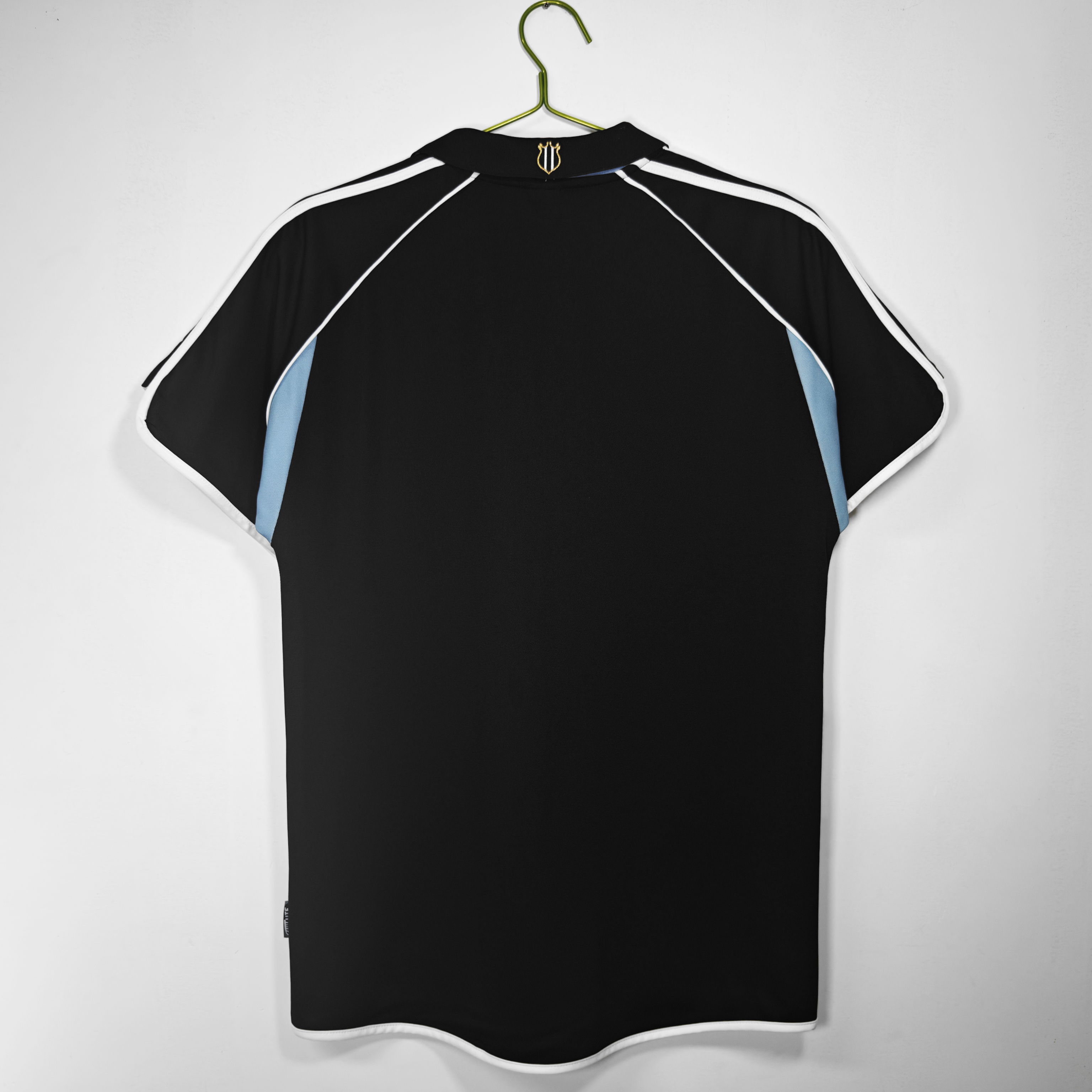 Retro Newcastle 2000/01 Away
