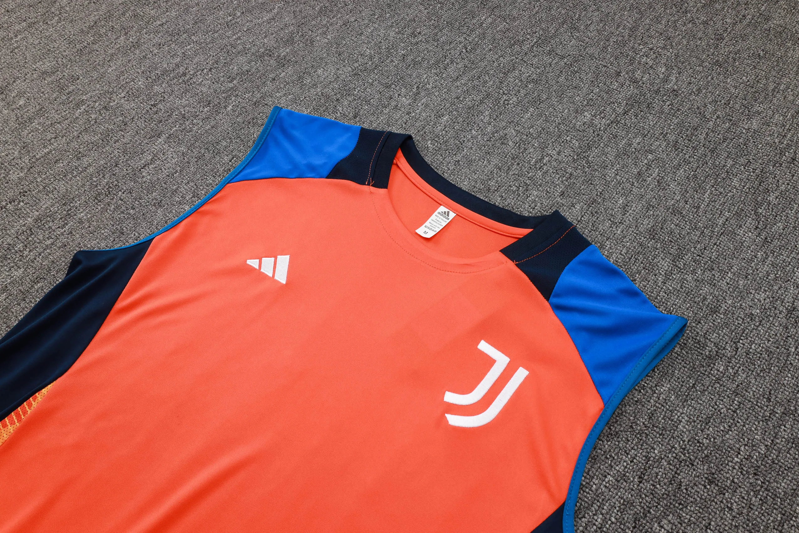 Juventus Sleevesless Training Suit D1119