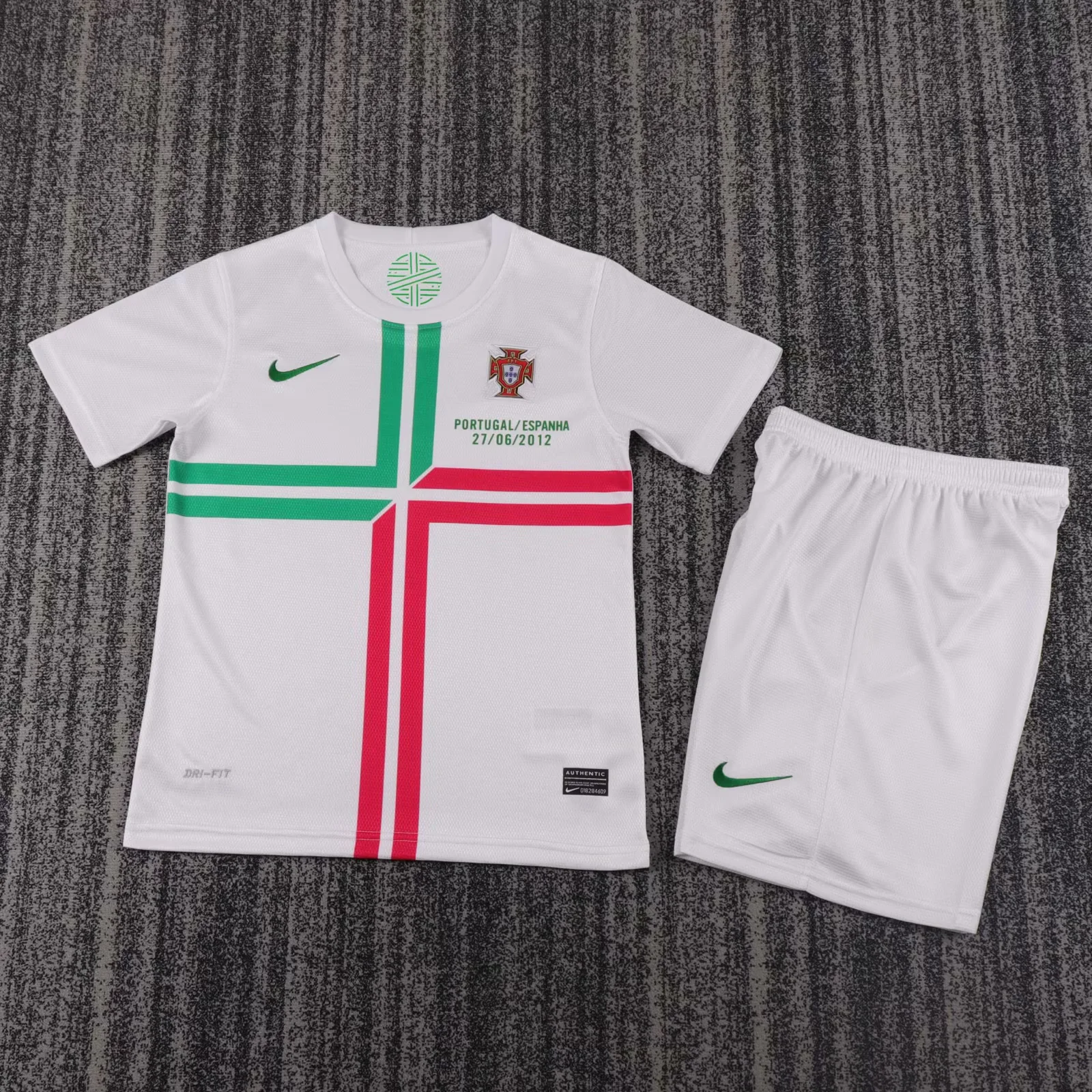 Kids Retro Kit Portugal 2012 Away