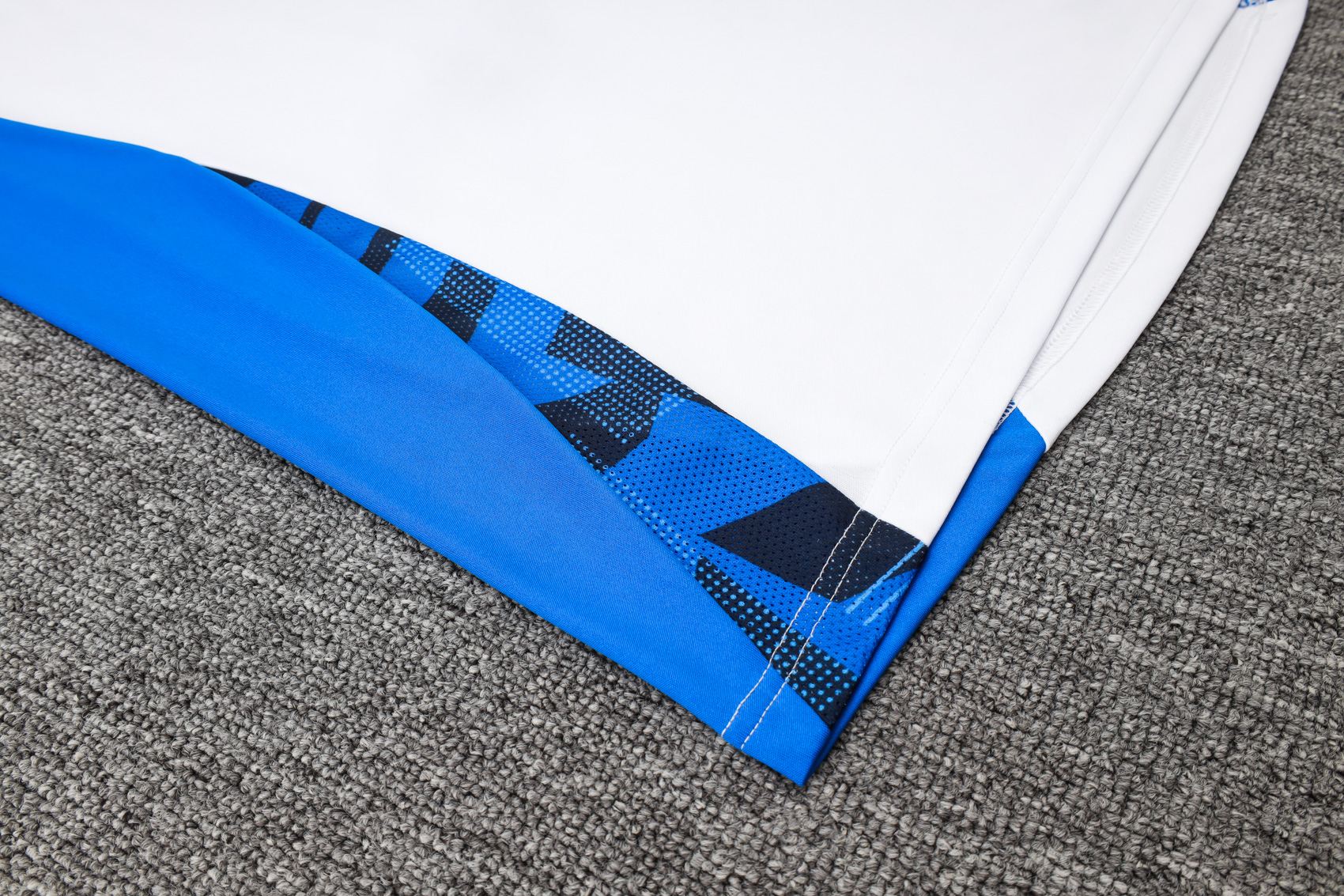 Italy 2425 short sleeve white (with cropped trousers) Traing Suit