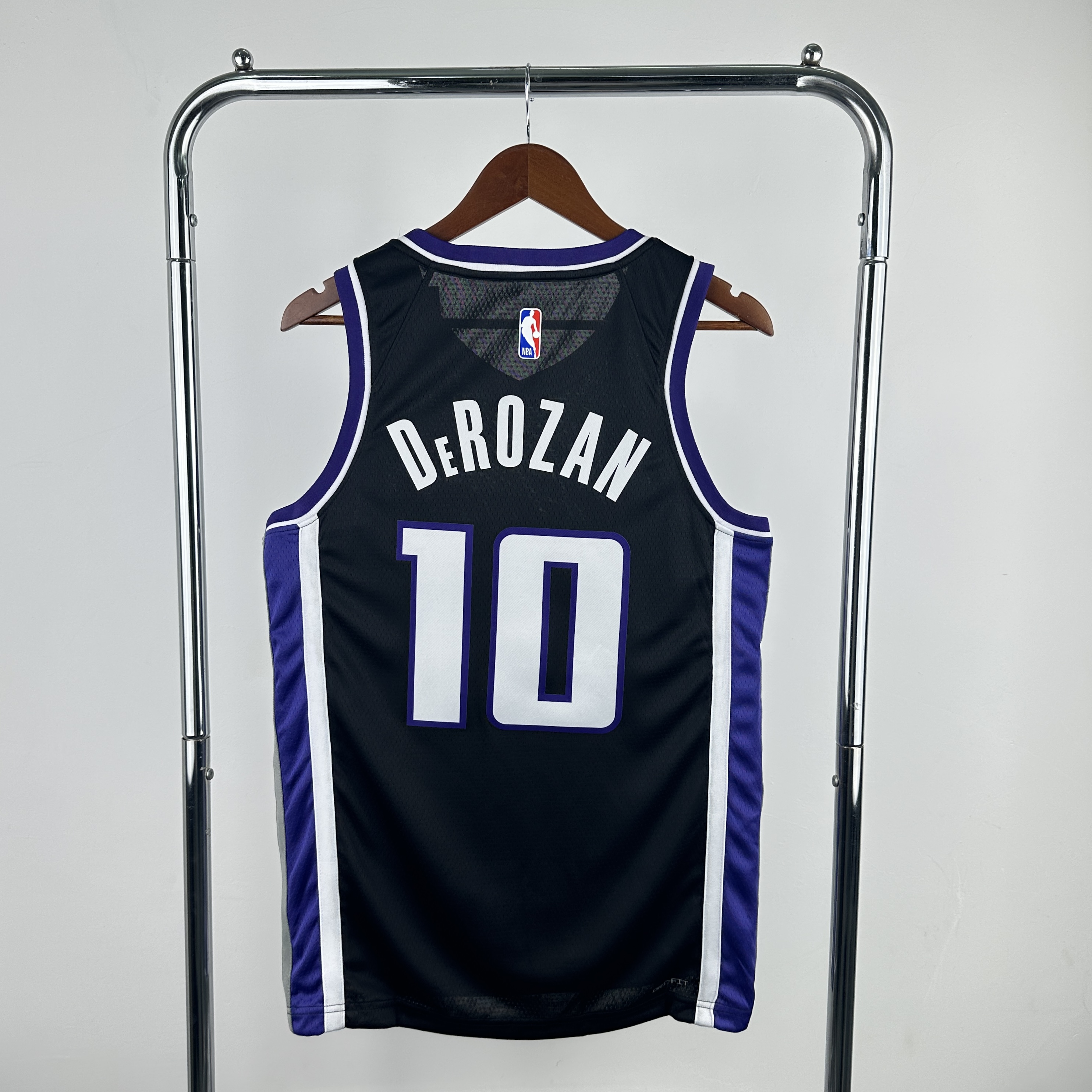 24 SEASON SACRAMENTO KINGS Away  #10 DeROZAN