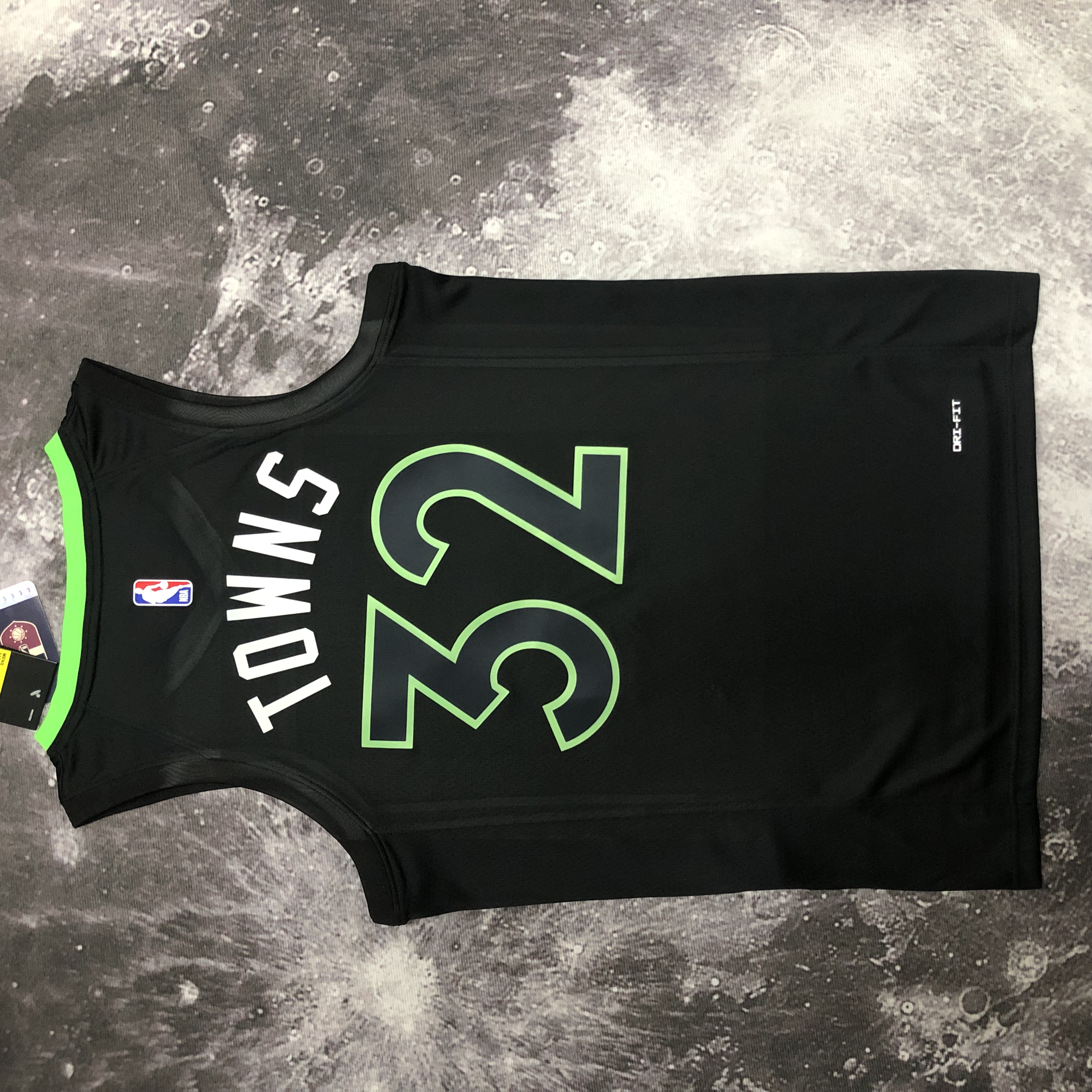 23 SEASON MINNESOTA TIMBERWOLVES FLYER  NO.32 TOWNS