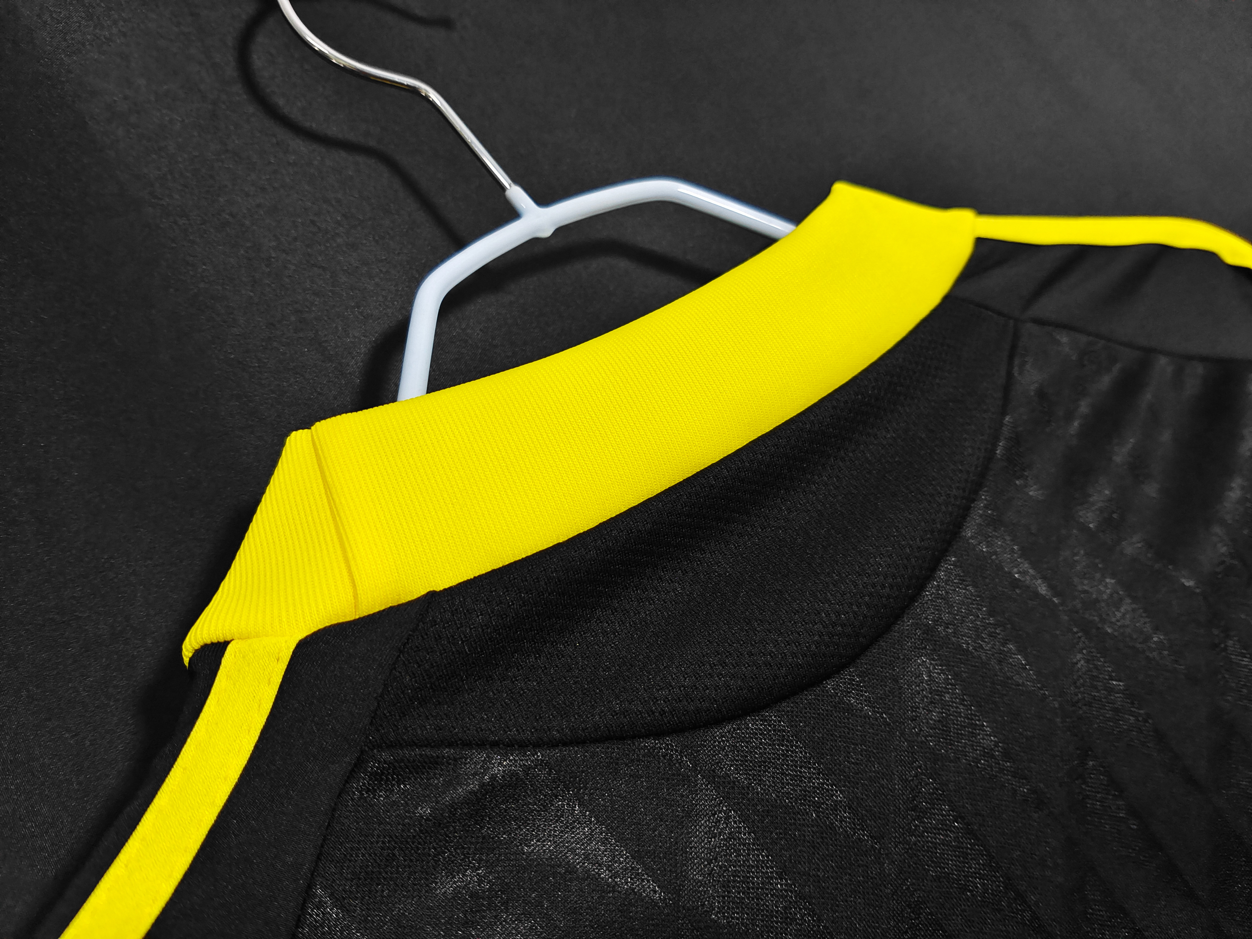 Retro LVP 2010-11 Third