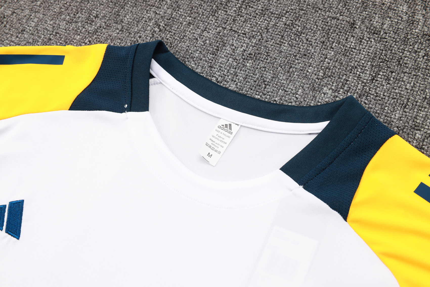 Real Mαdrid 2425 short sleeve white training shirt (with cropped trousers)