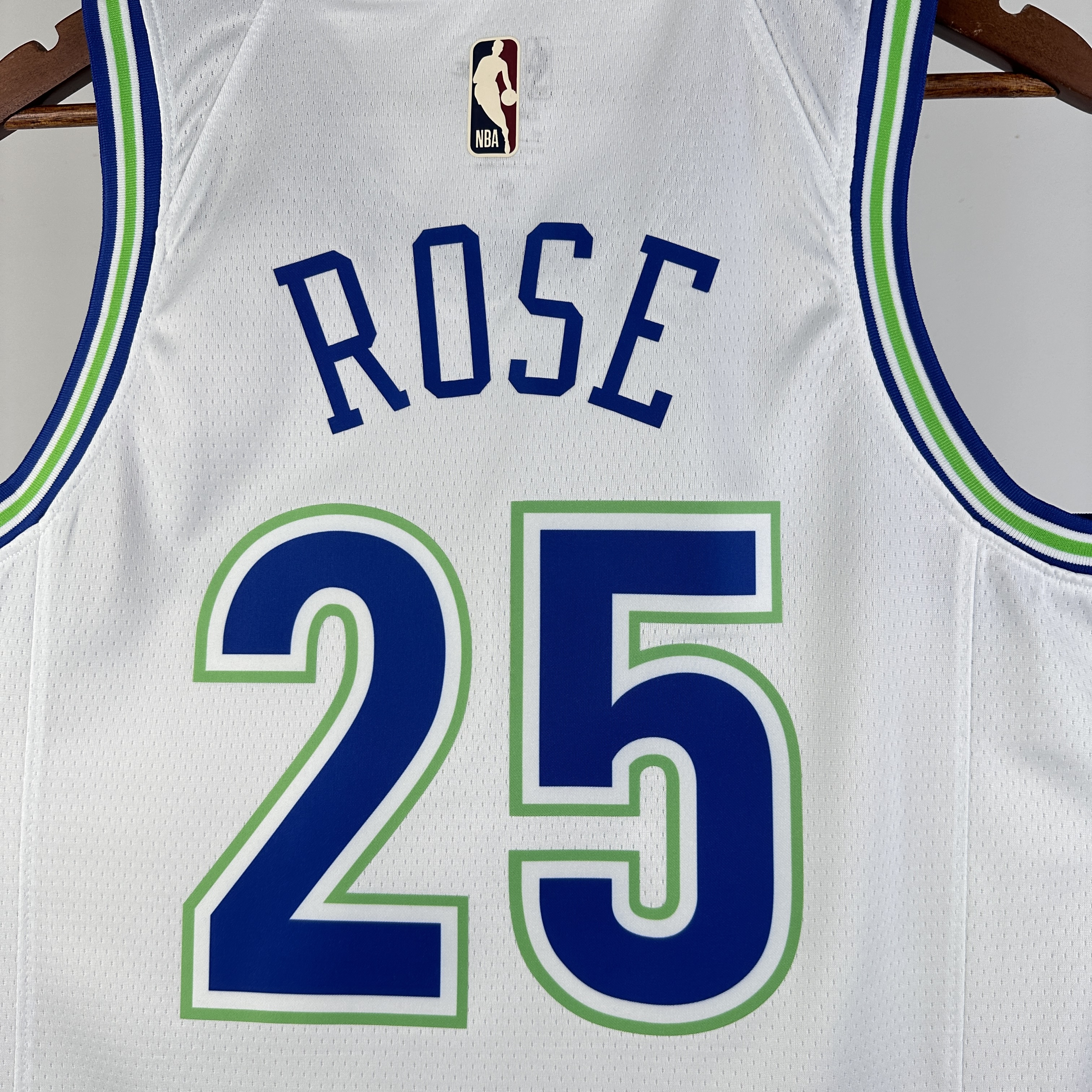 24 SEASON MINNESOTA TIMBERWOLVES WHITE  NO.25 ROSE