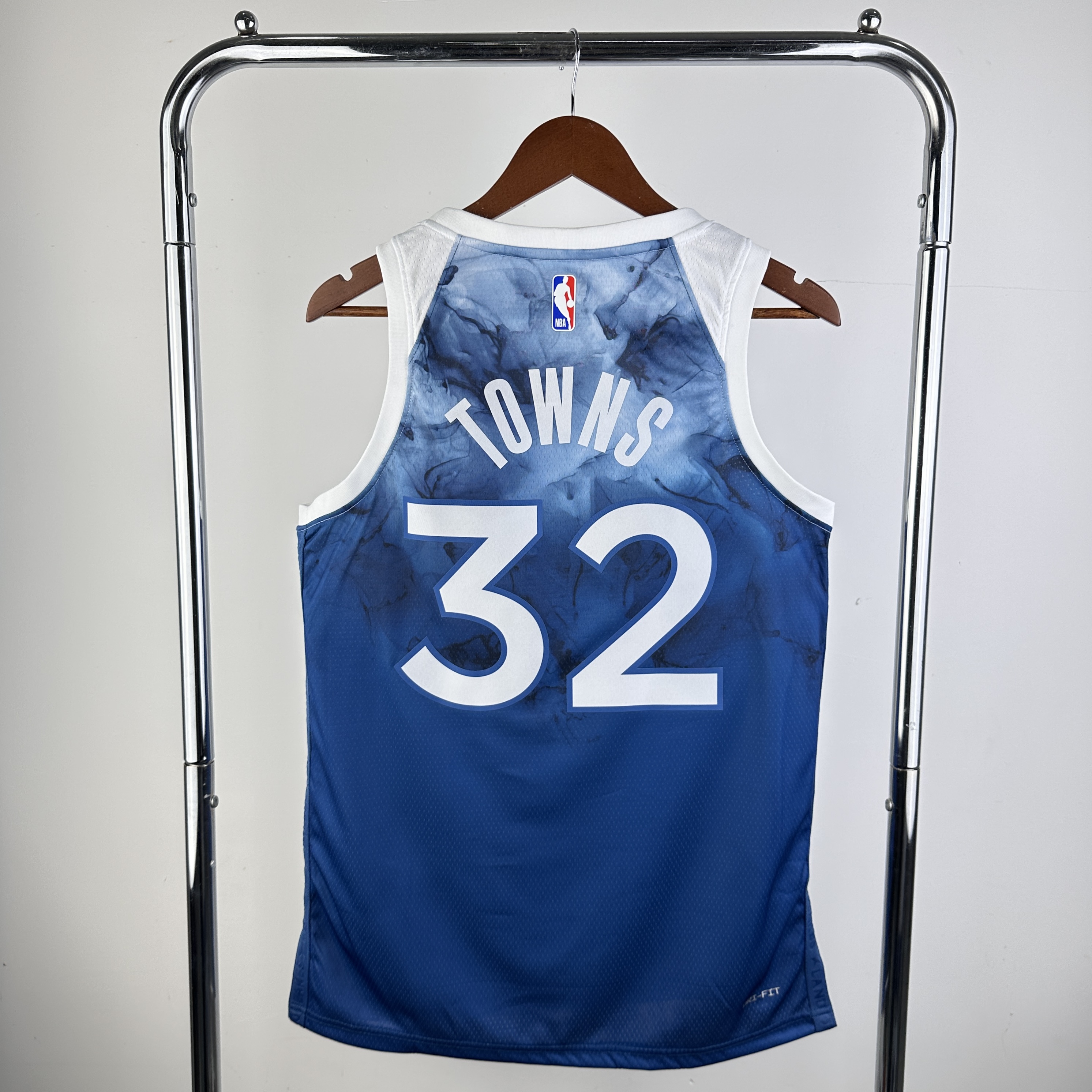 24 SEASON MINNESOTA TIMBERWOLVES CITY VERSION  NO.32 TOWNS