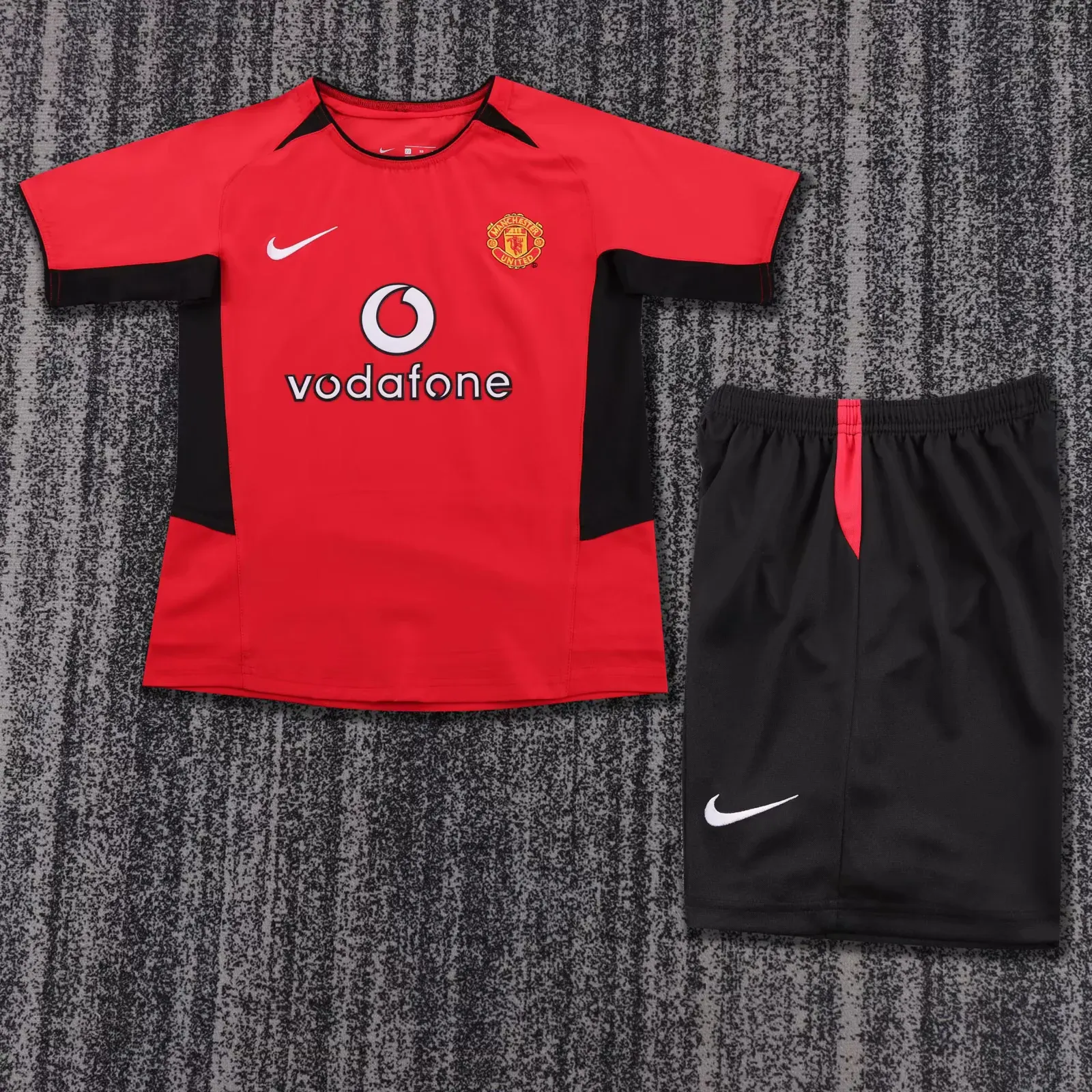 Kids Retro Manchester United 2002-04 Home Kit 16-28