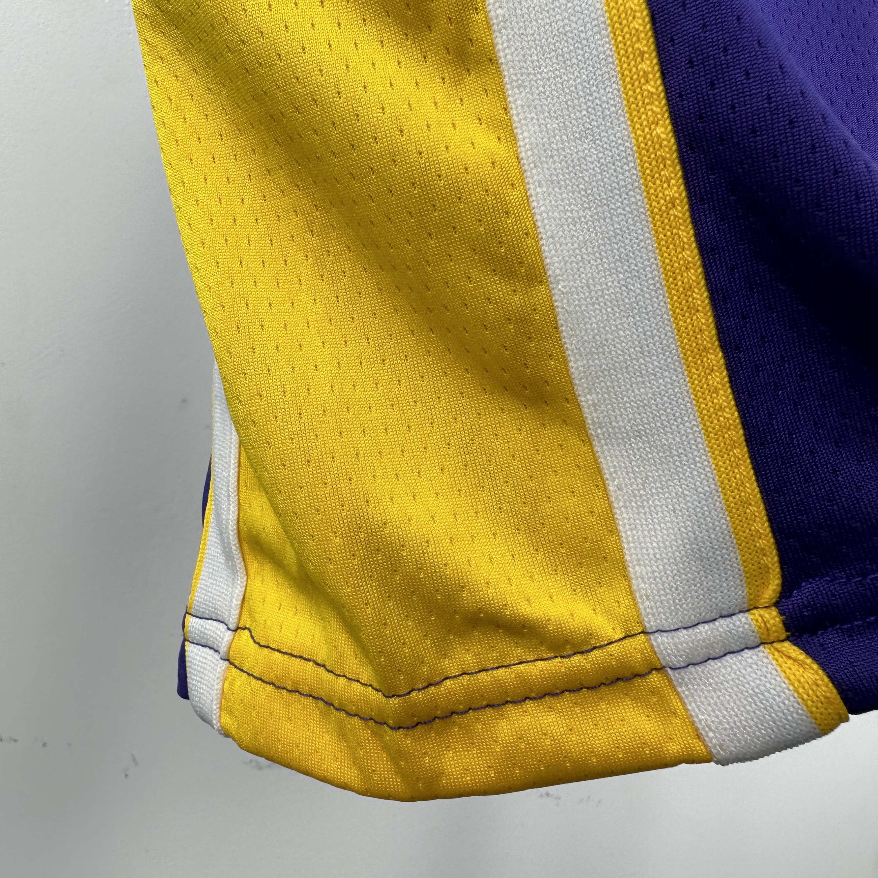 Lakers V-neck No.77 Dončić