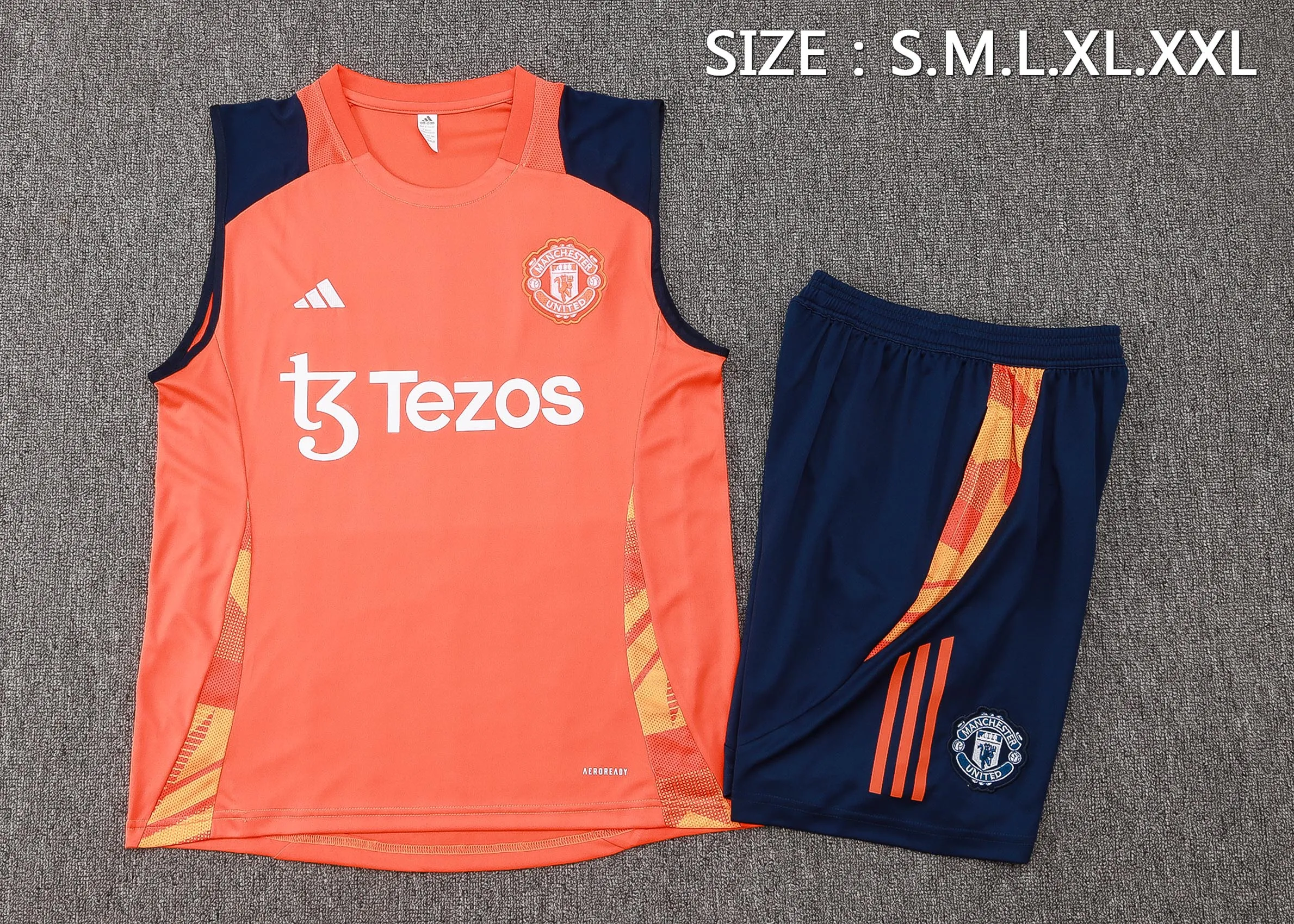 Manchester United  Sleevesless Training Suit D1118