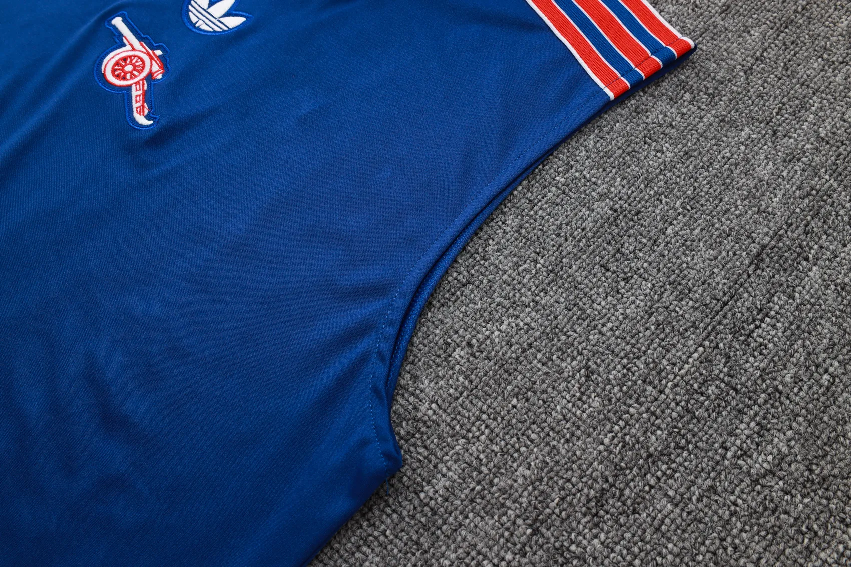 Arsenal Sleeveless training suit D2516