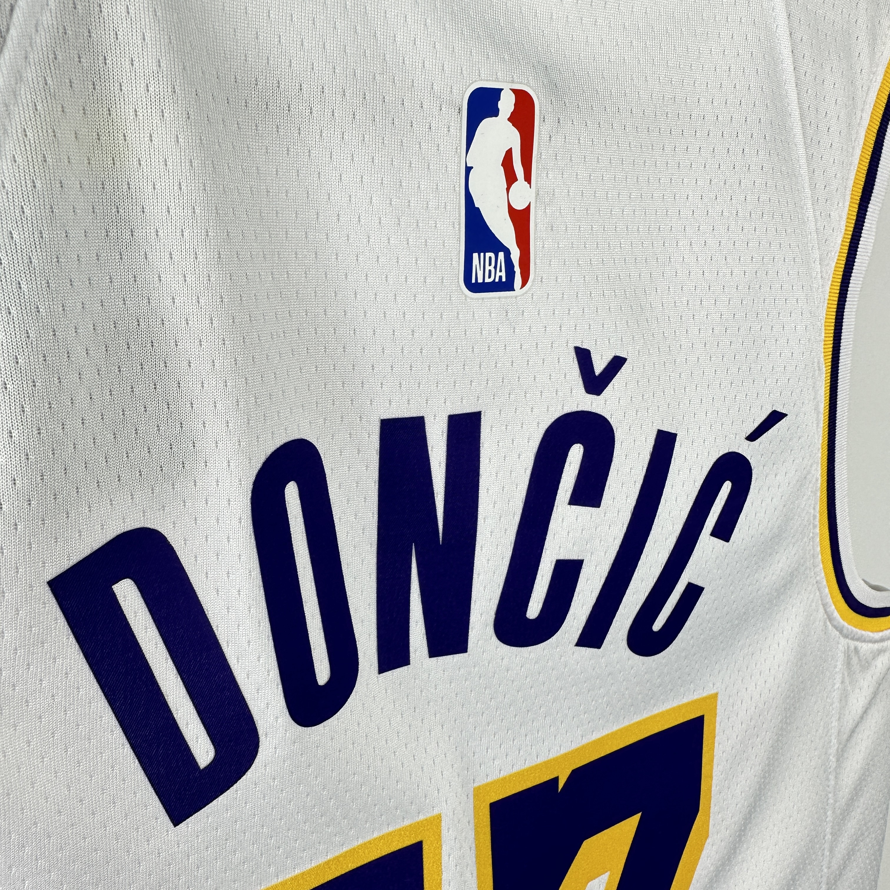 23 Season Lakers White No. 77 Dončić