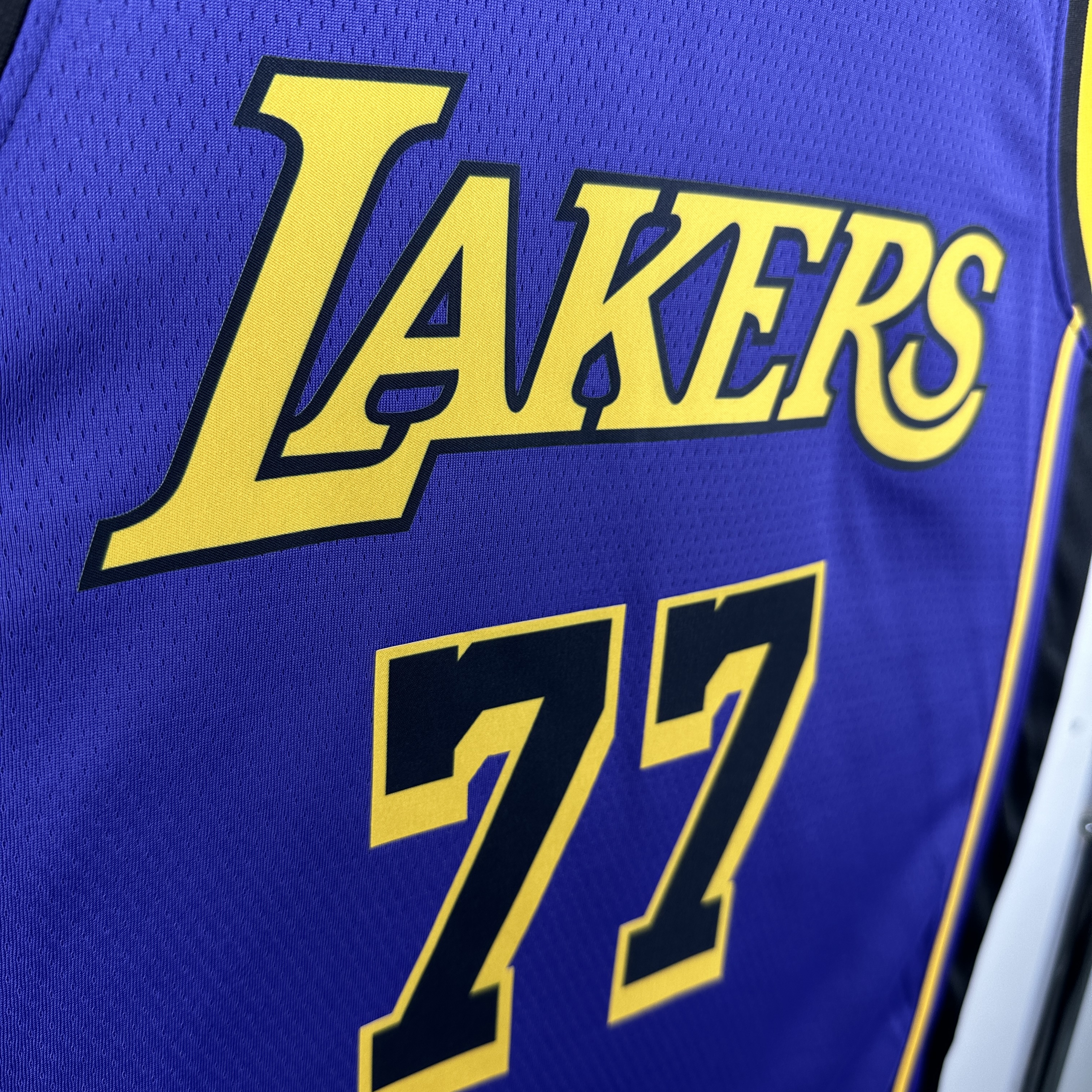 23 Season Lakers Flyer No. 77 Dončić