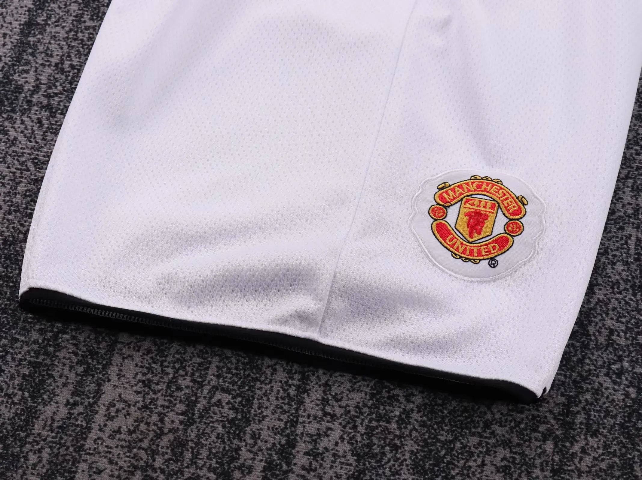 Kids Retro Manchester United 2010/11 Home Kit 16-28