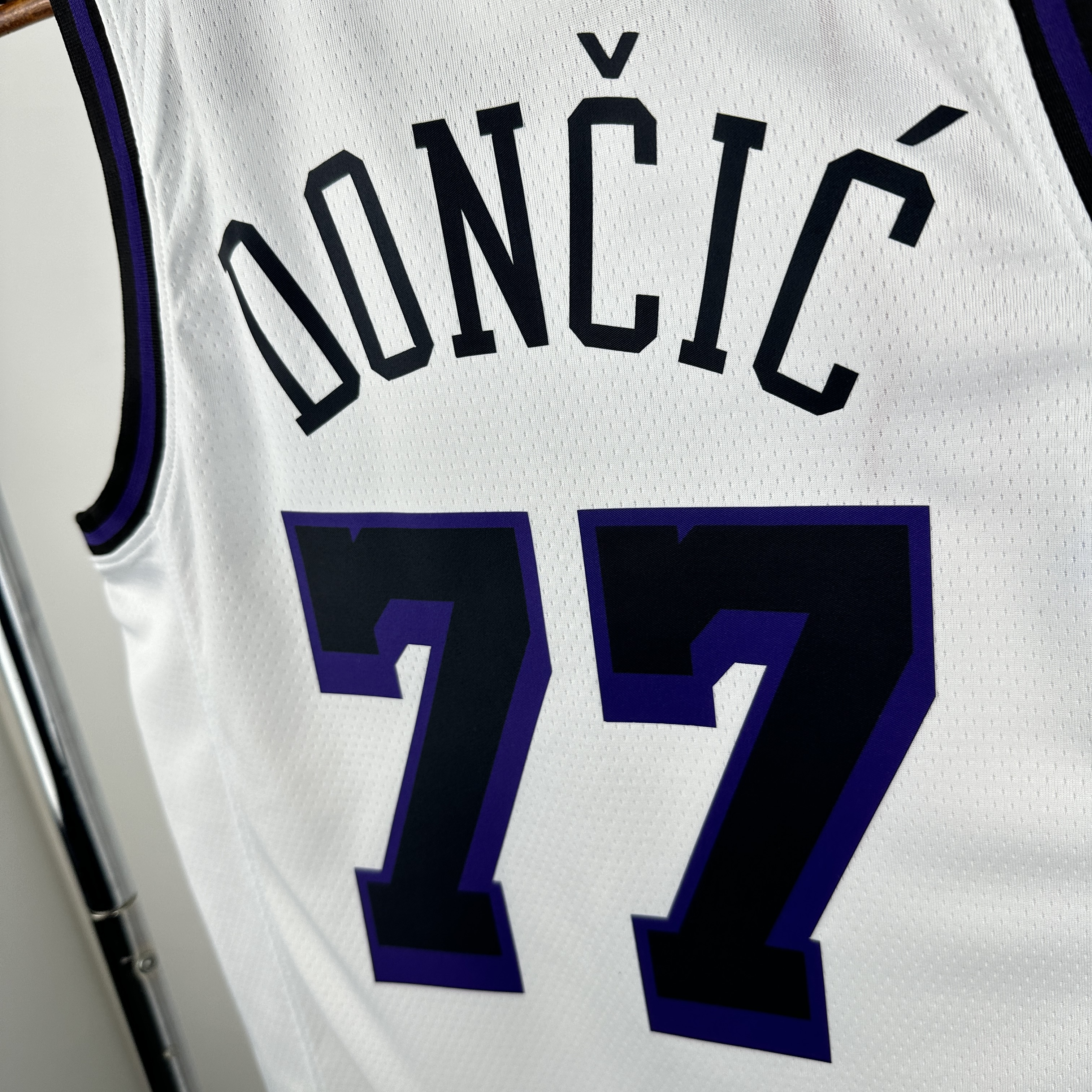 23 Season Lakers City Edition No.77 Dončić