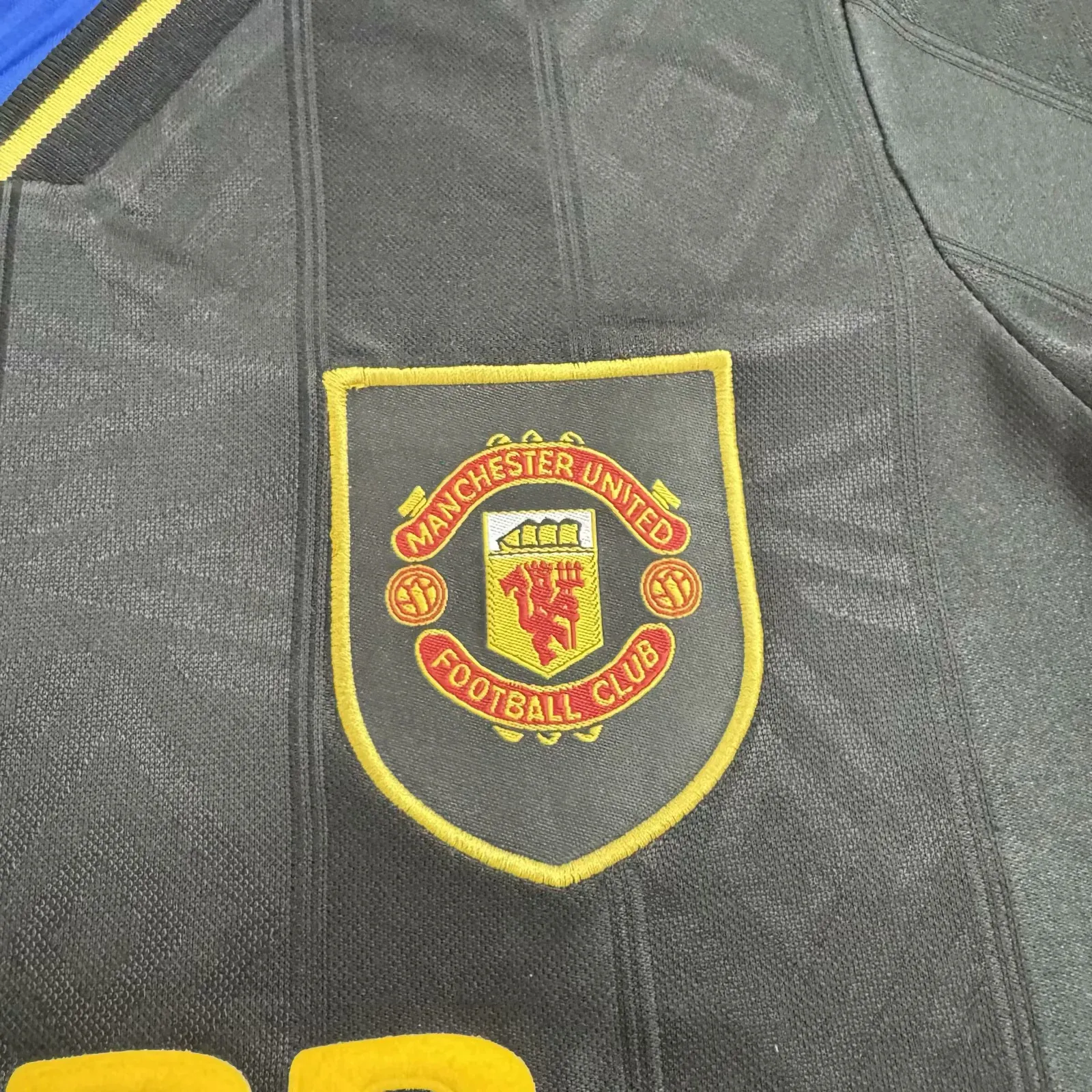 Kids Retro Manchester United 93/94 Away Kit 16-28