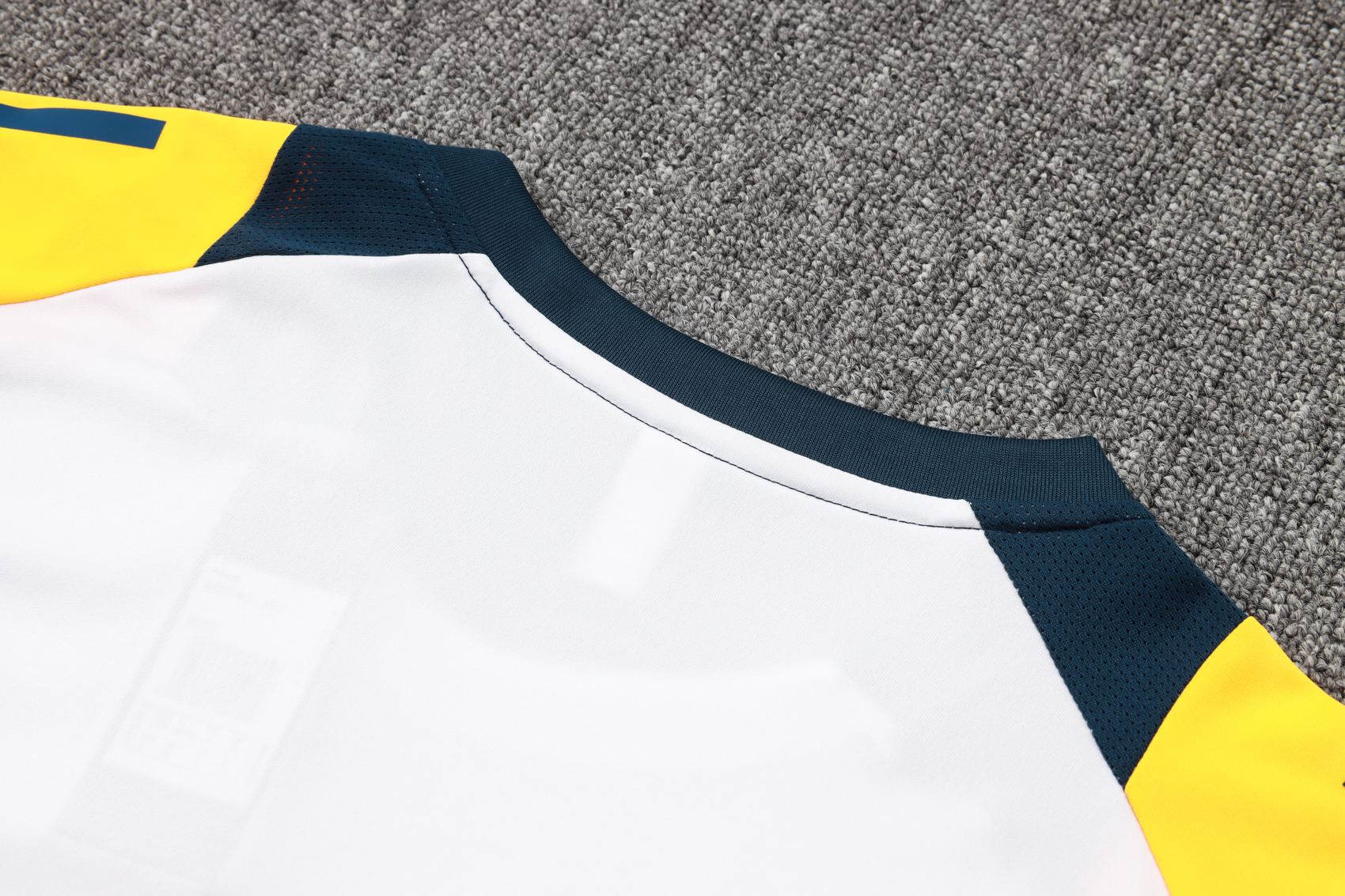 Real Mαdrid 2425 short sleeve white training shirt (with cropped trousers)