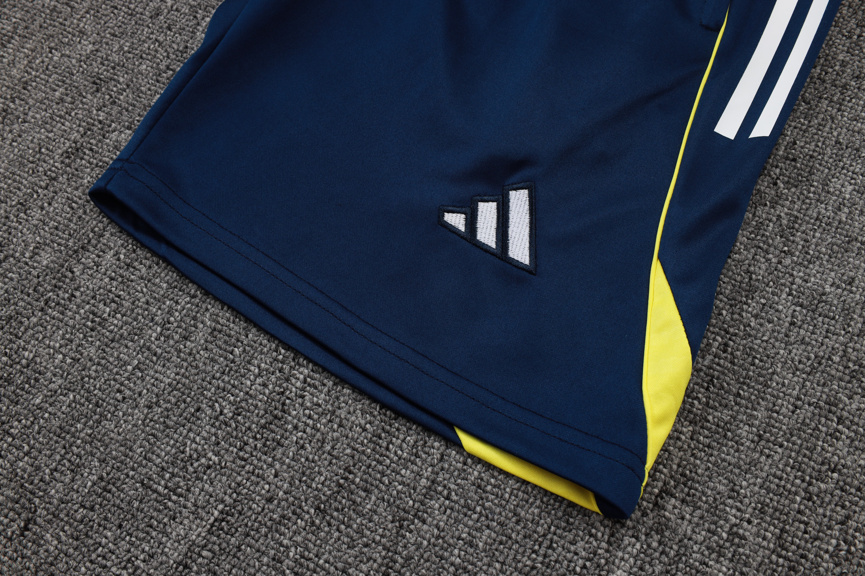 Arsenαl   Sleeveless training suit D2592