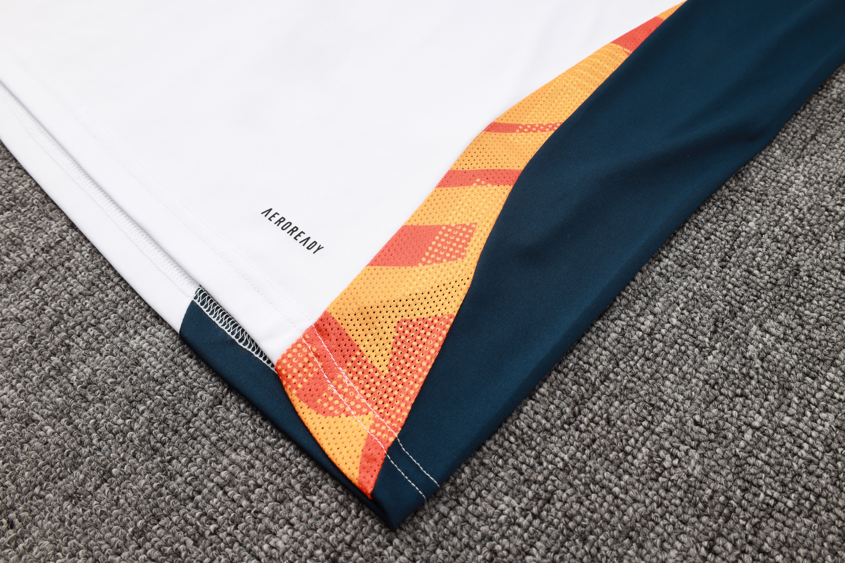 Real Mαdrid 2425 short sleeve white training shirt (with cropped trousers)