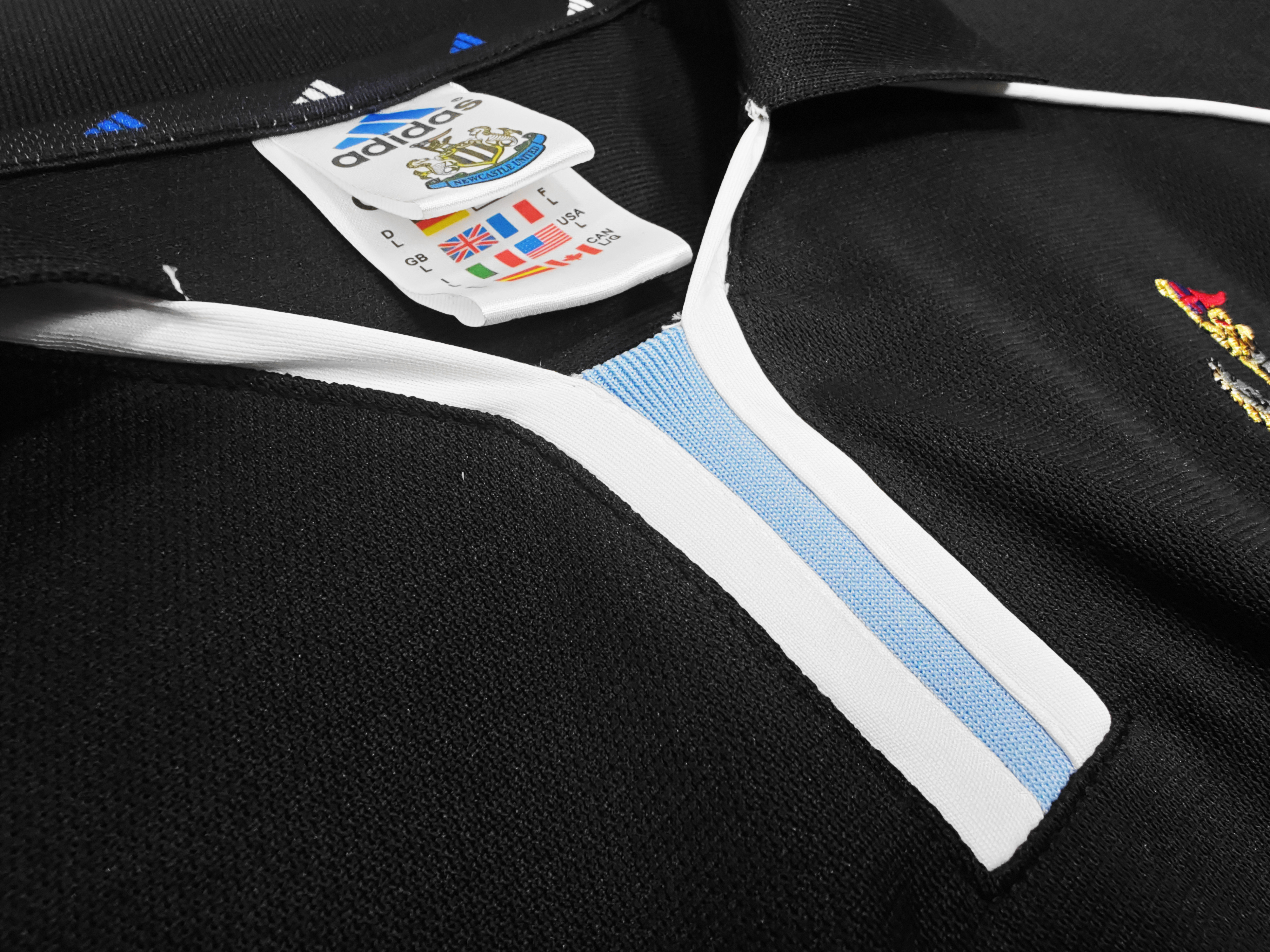 Retro Newcastle 2000/01 Away