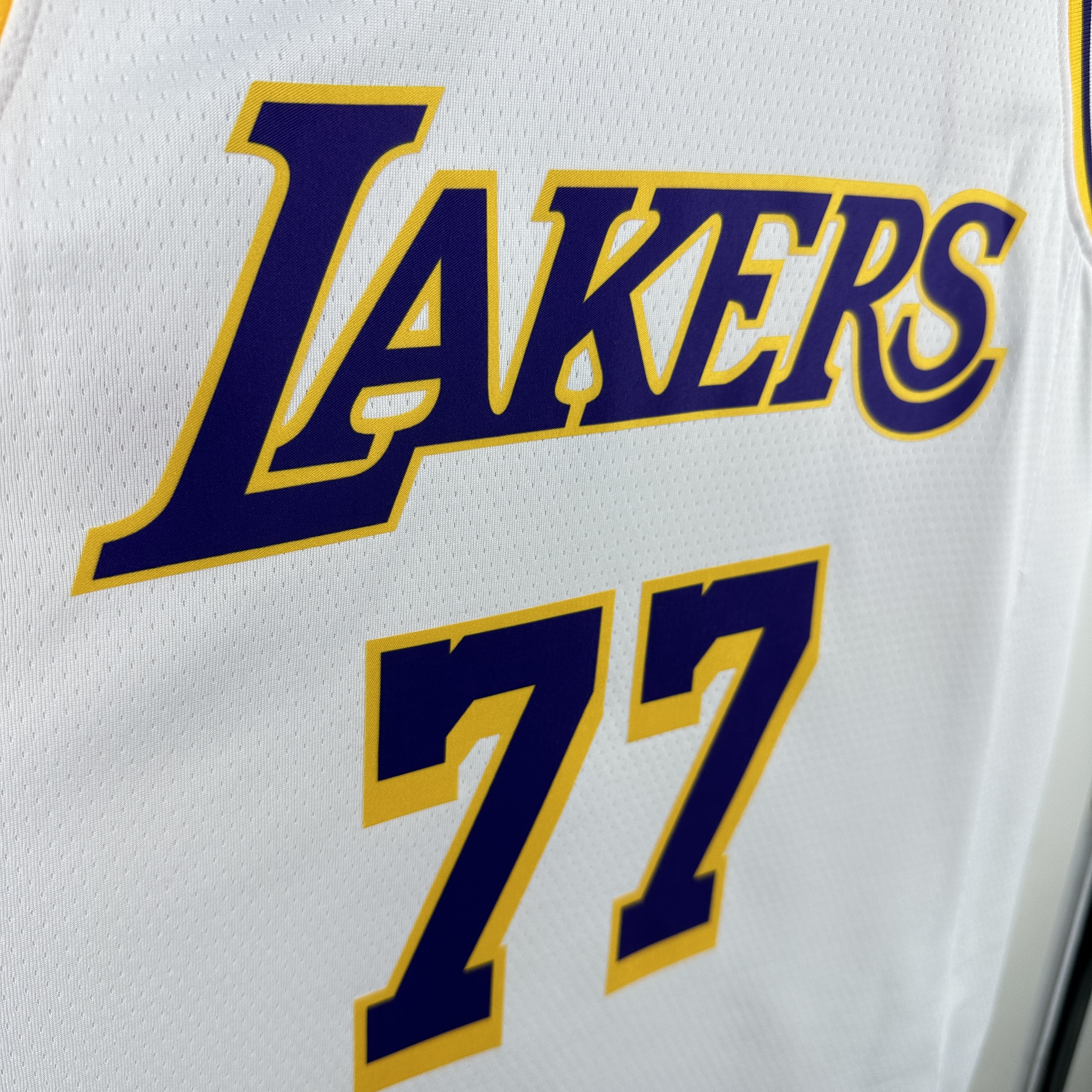 23 Season Lakers White No. 77 Dončić