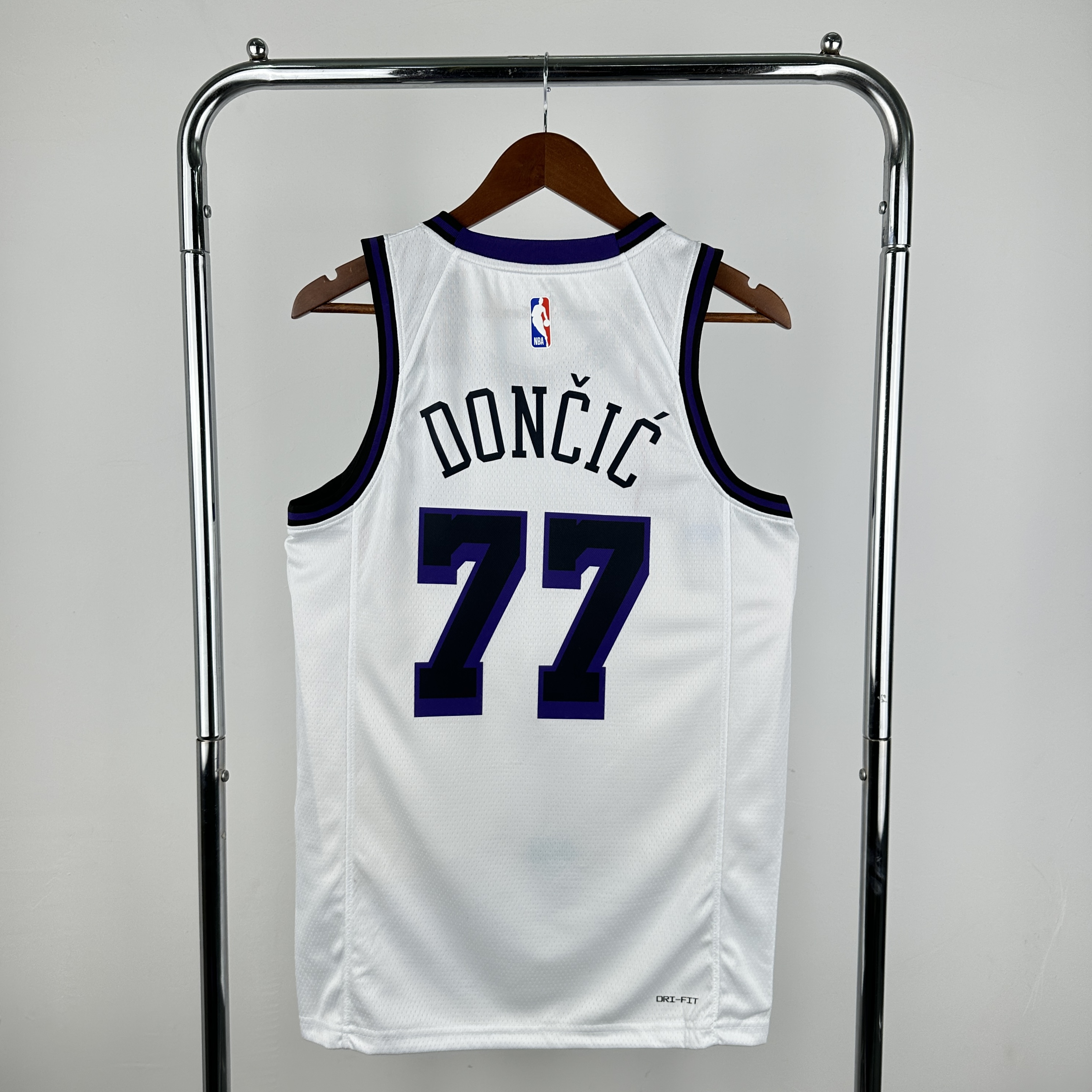 23 Season Lakers City Edition No.77 Dončić