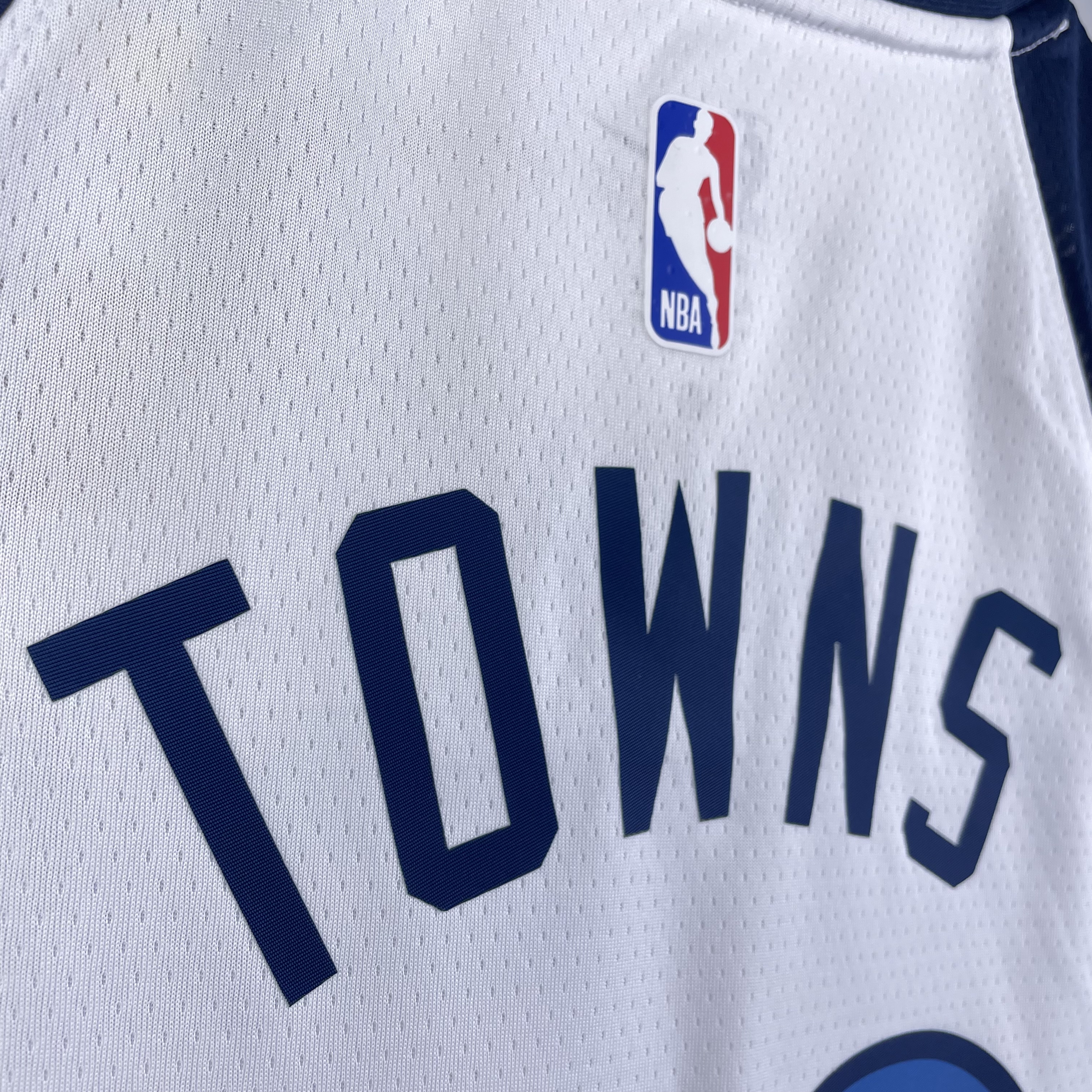 23 SEASON MINNESOTA TIMBERWOLVES HOME  NO.32 TOWNS