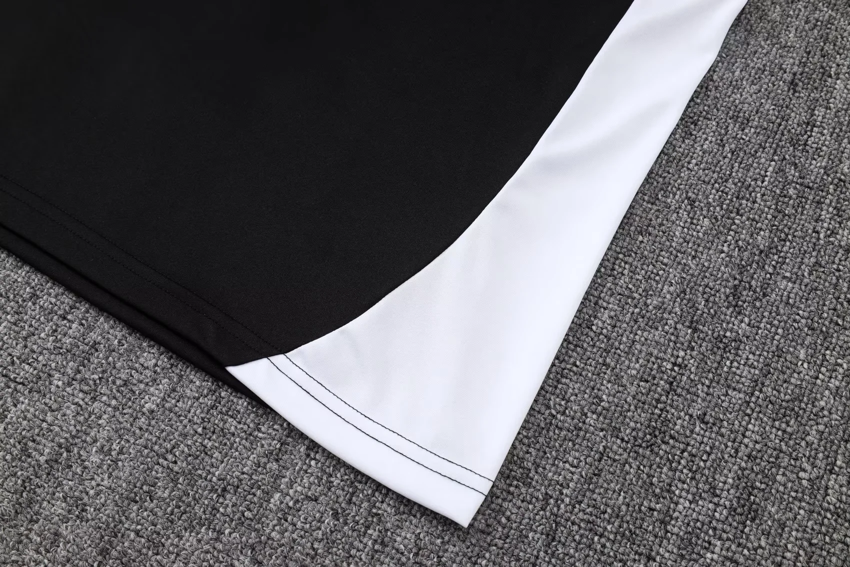 2526 Bayern Sleevesless Training Suit D2557