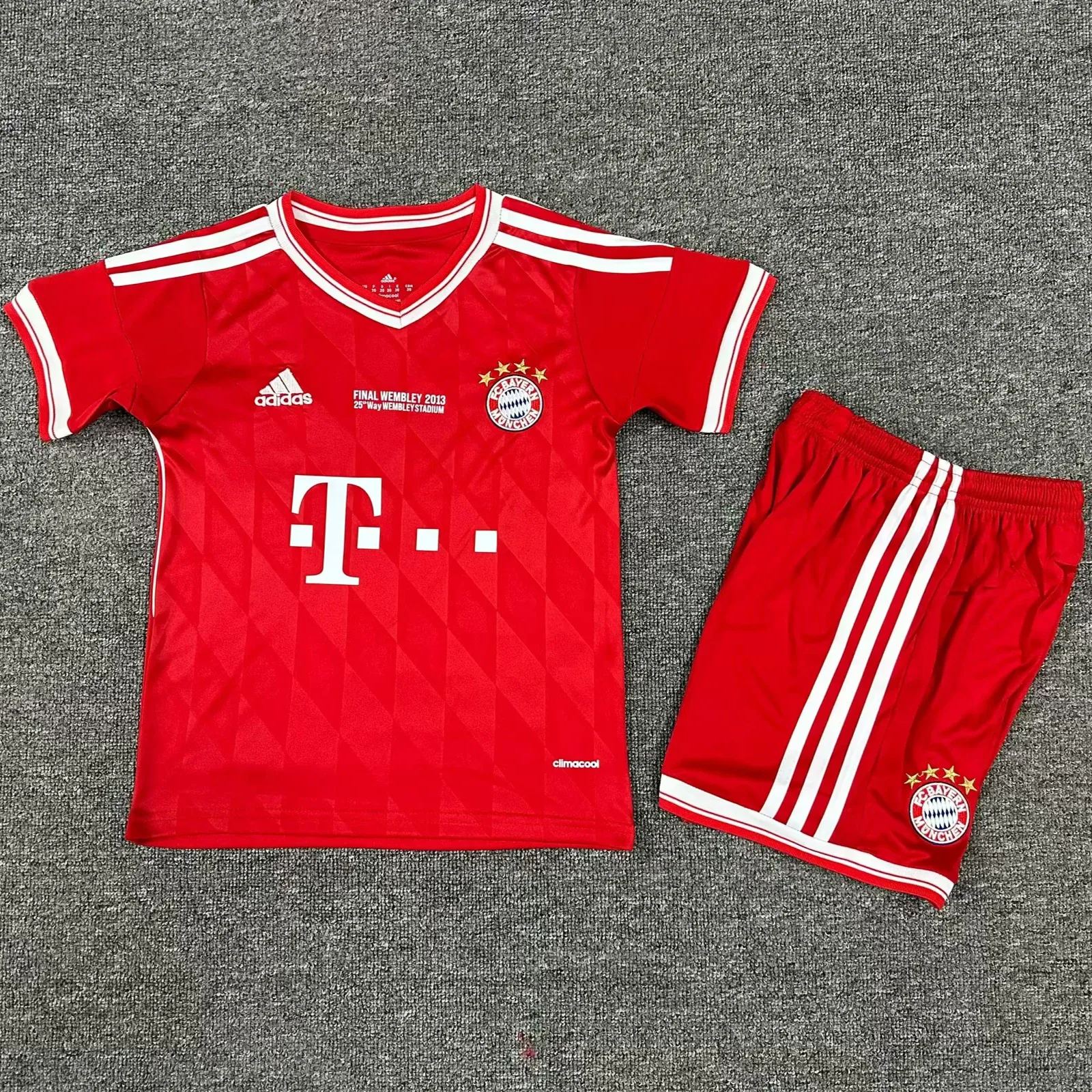 Kids Retro Bayern München 13/14 Home Kit