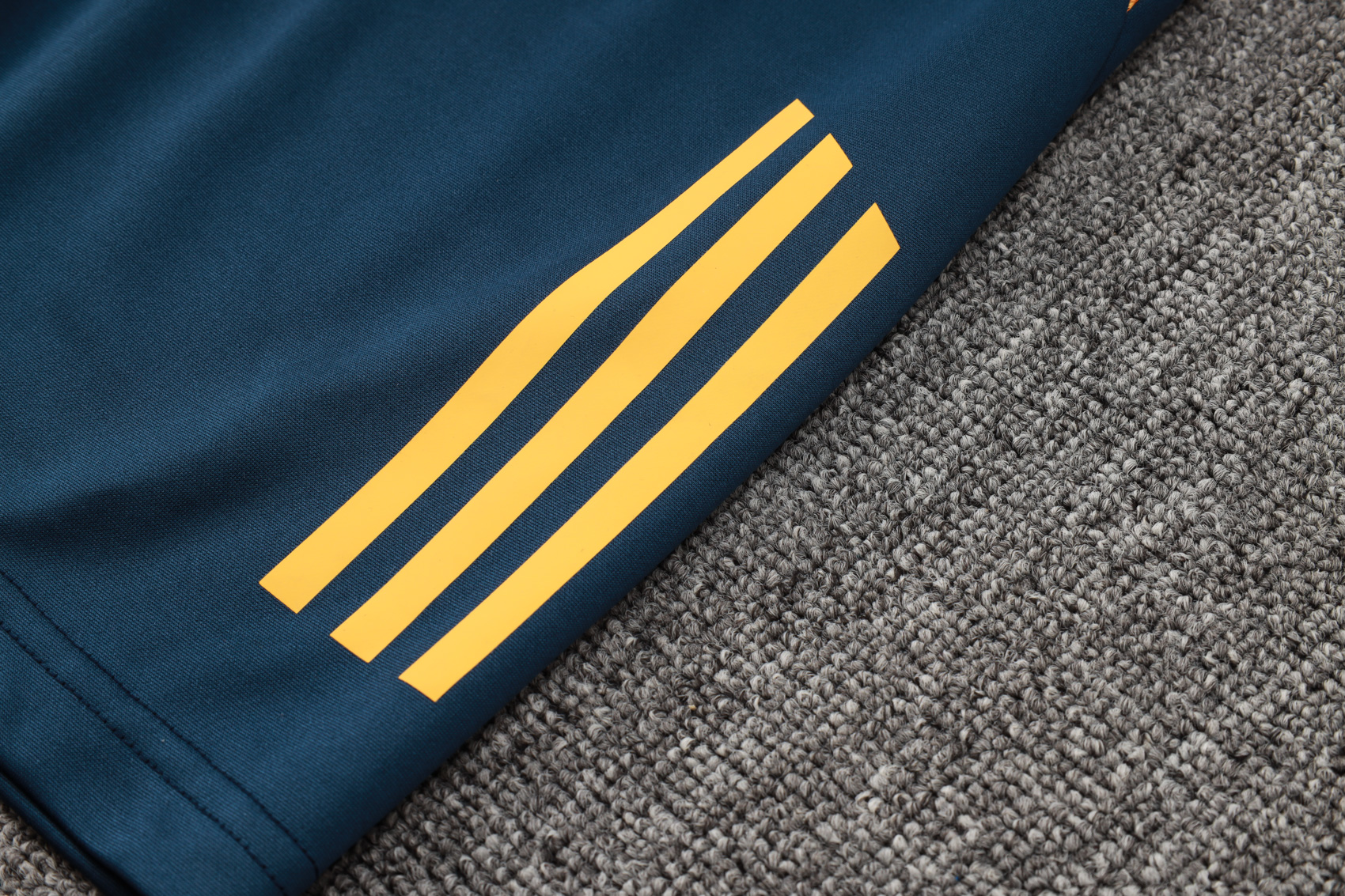 Real Mαdrid 2425 short sleeve white training shirt (with cropped trousers)