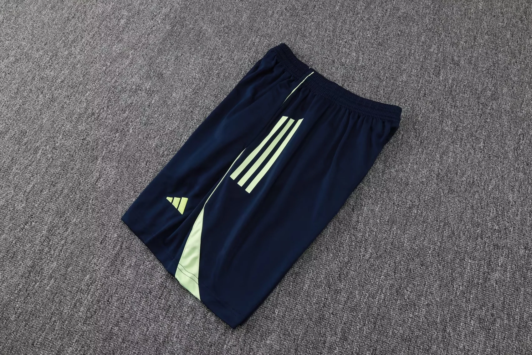 2526 Short Sleeves Training suit  D2561