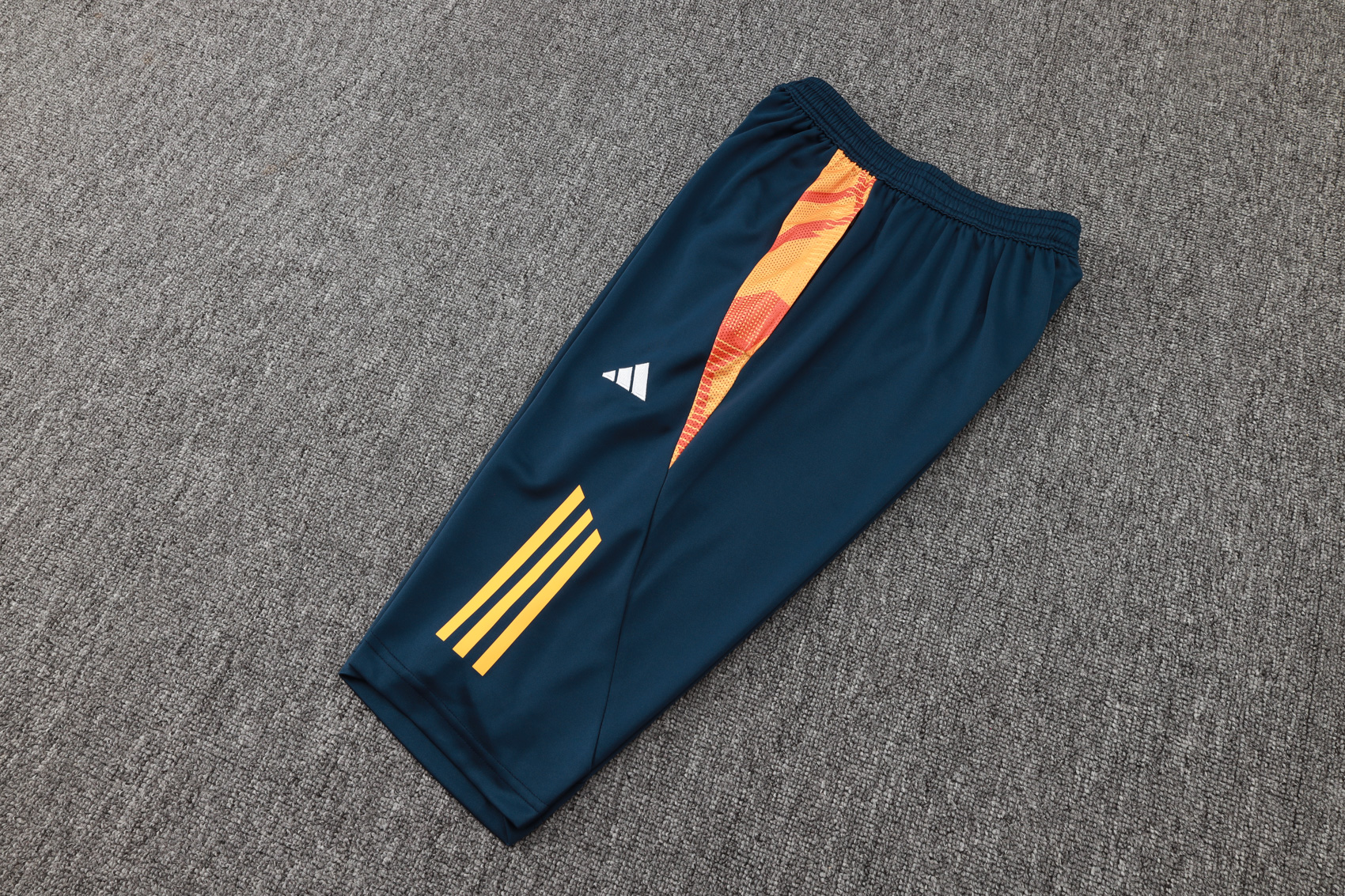 Real Mαdrid 2425 short sleeve white training shirt (with cropped trousers)