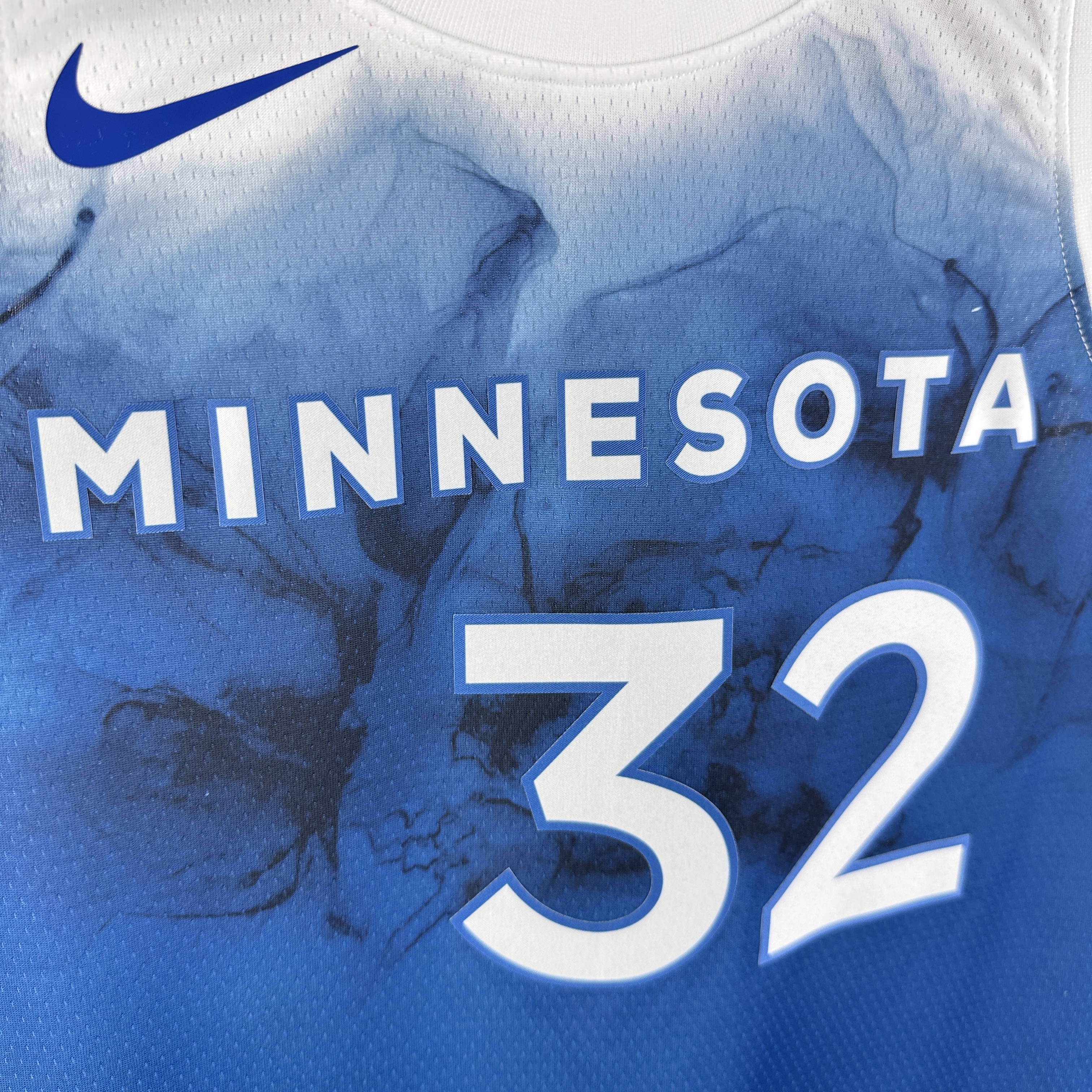 24 SEASON MINNESOTA TIMBERWOLVES CITY VERSION  NO.32 TOWNS